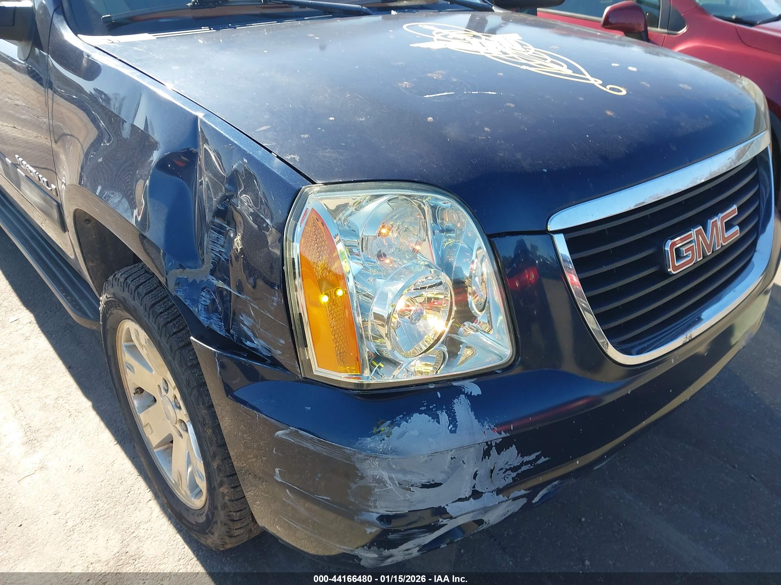 GMC YUKON image 6