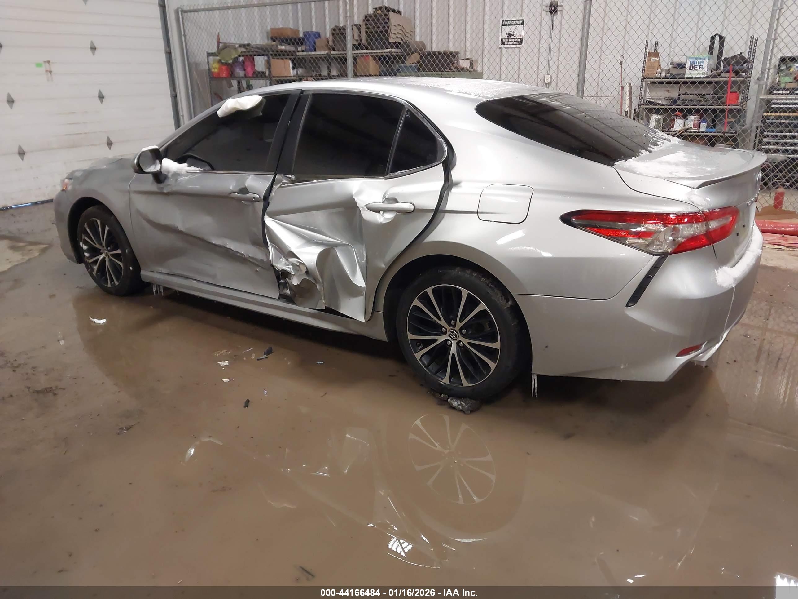 TOYOTA CAMRY image 3