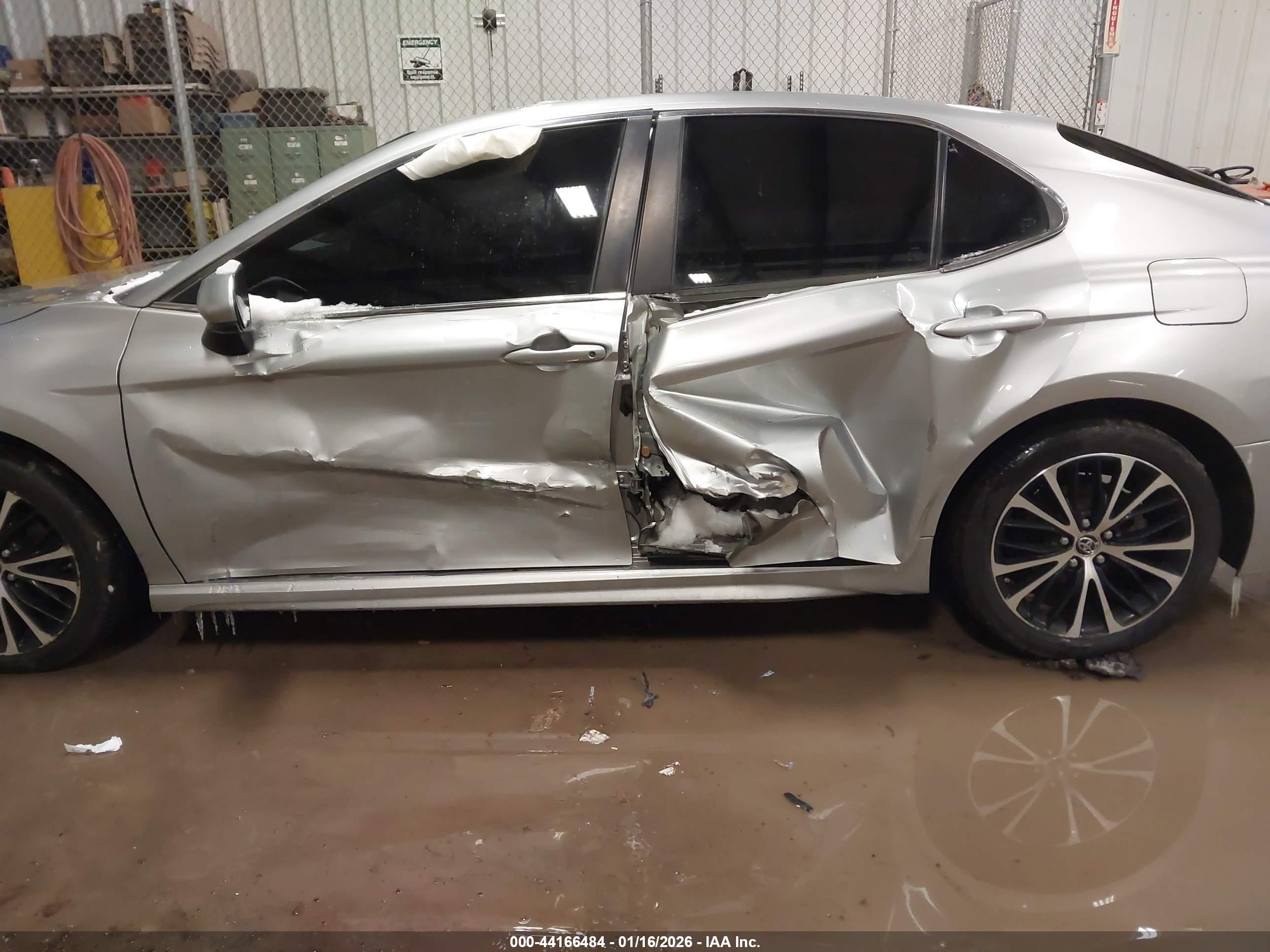 TOYOTA CAMRY image 6
