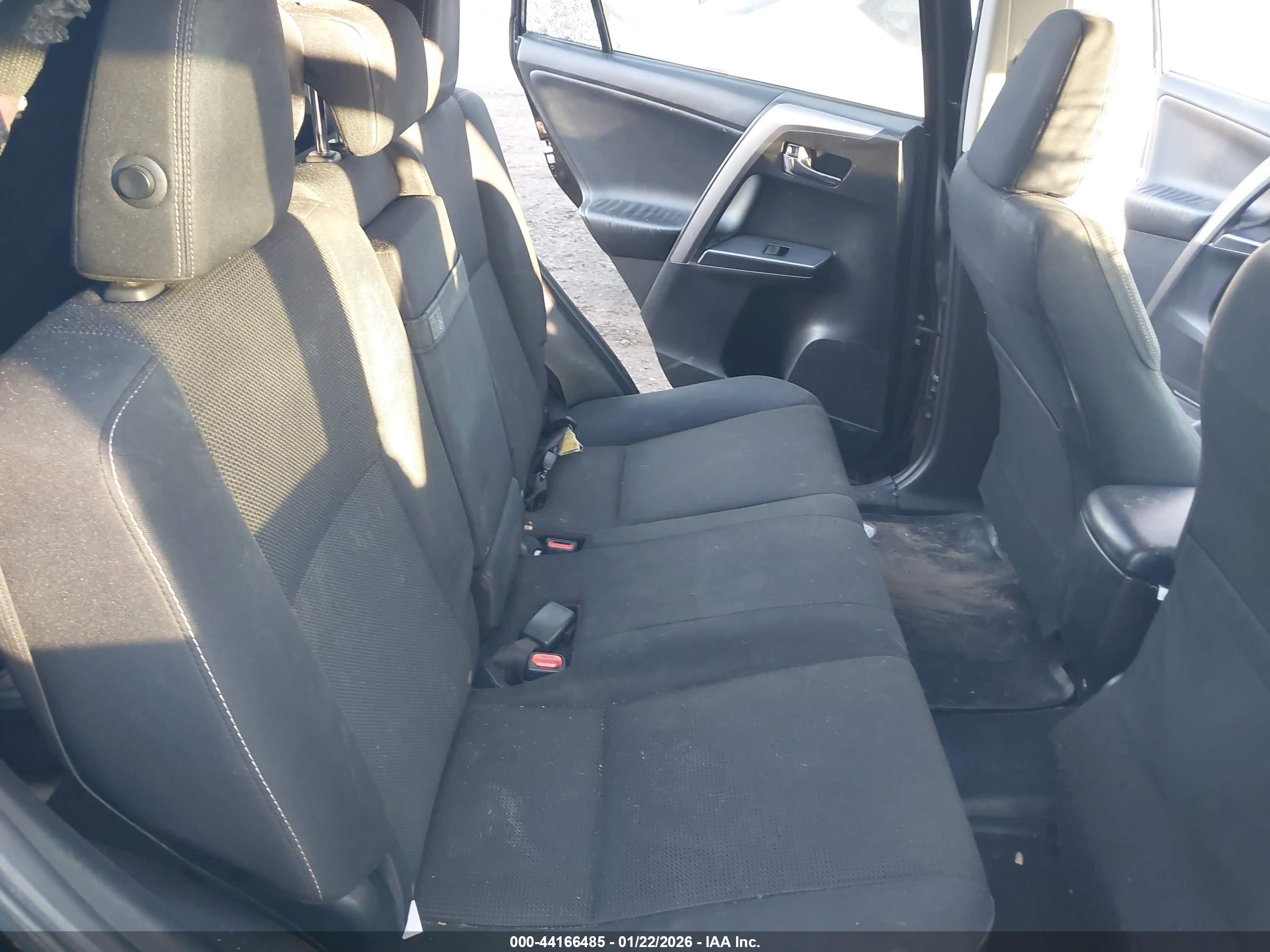 TOYOTA RAV4 image 8