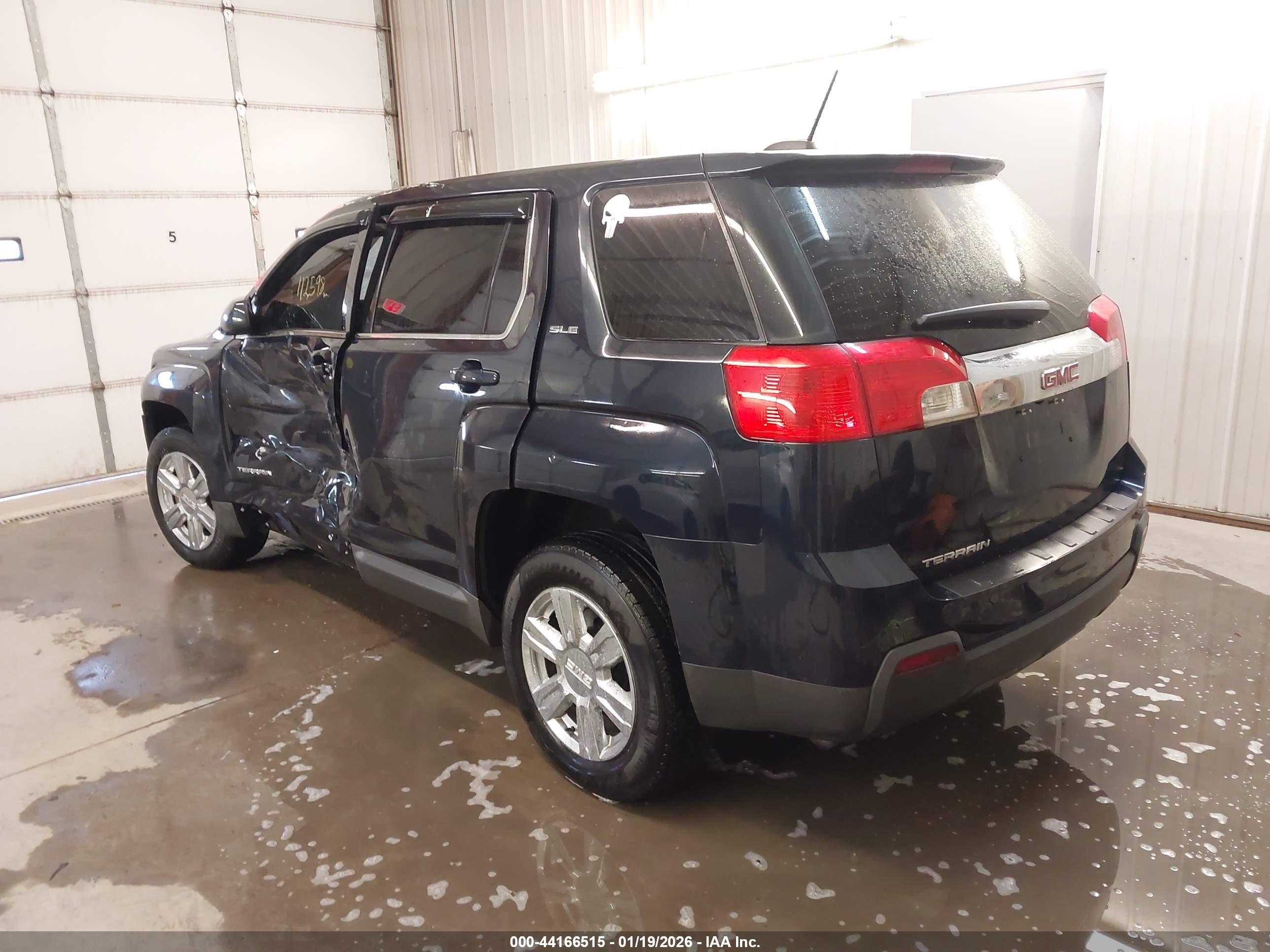 GMC TERRAIN image 3