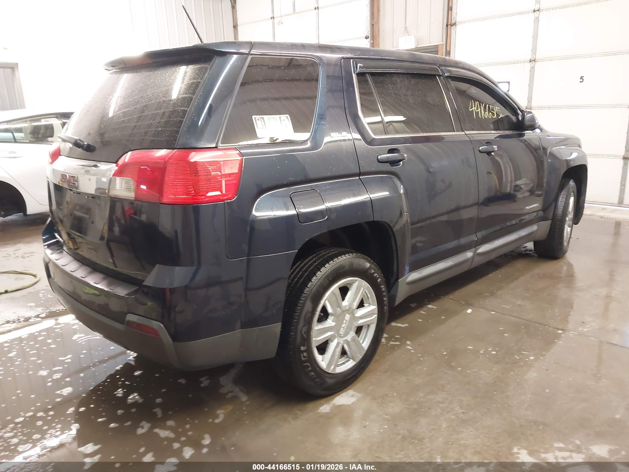 GMC TERRAIN image 4