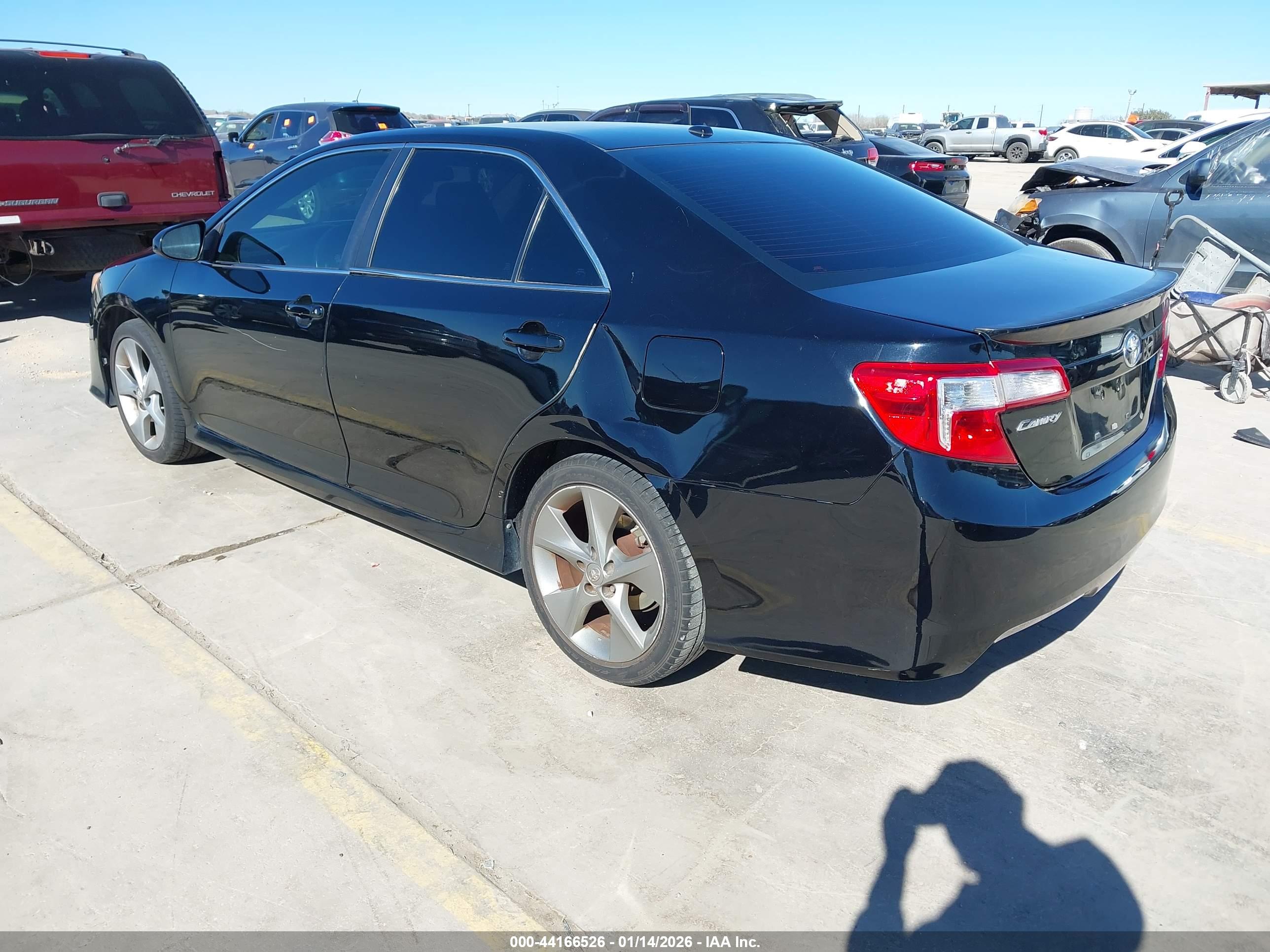 TOYOTA CAMRY image 3
