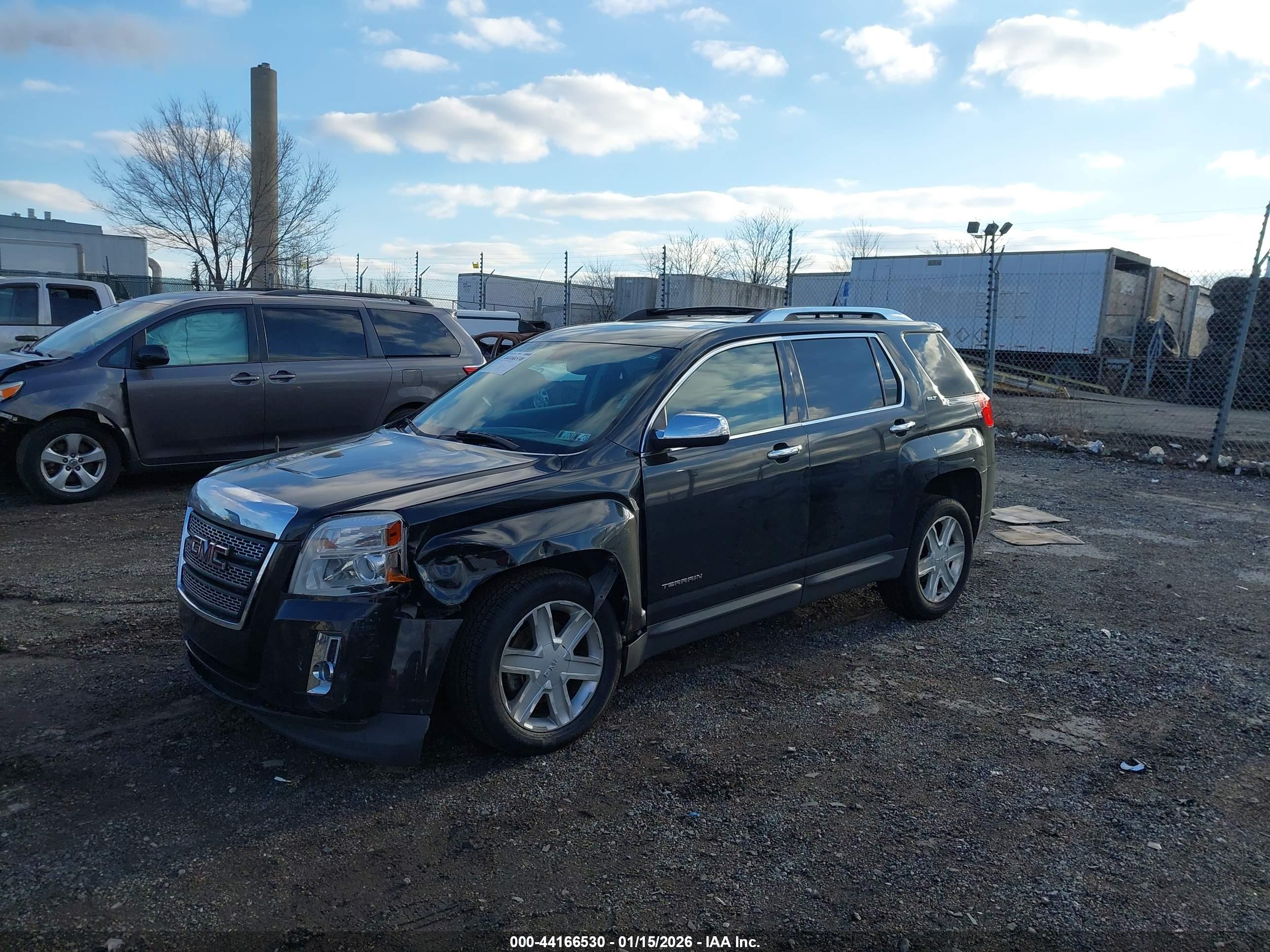 GMC TERRAIN image 2