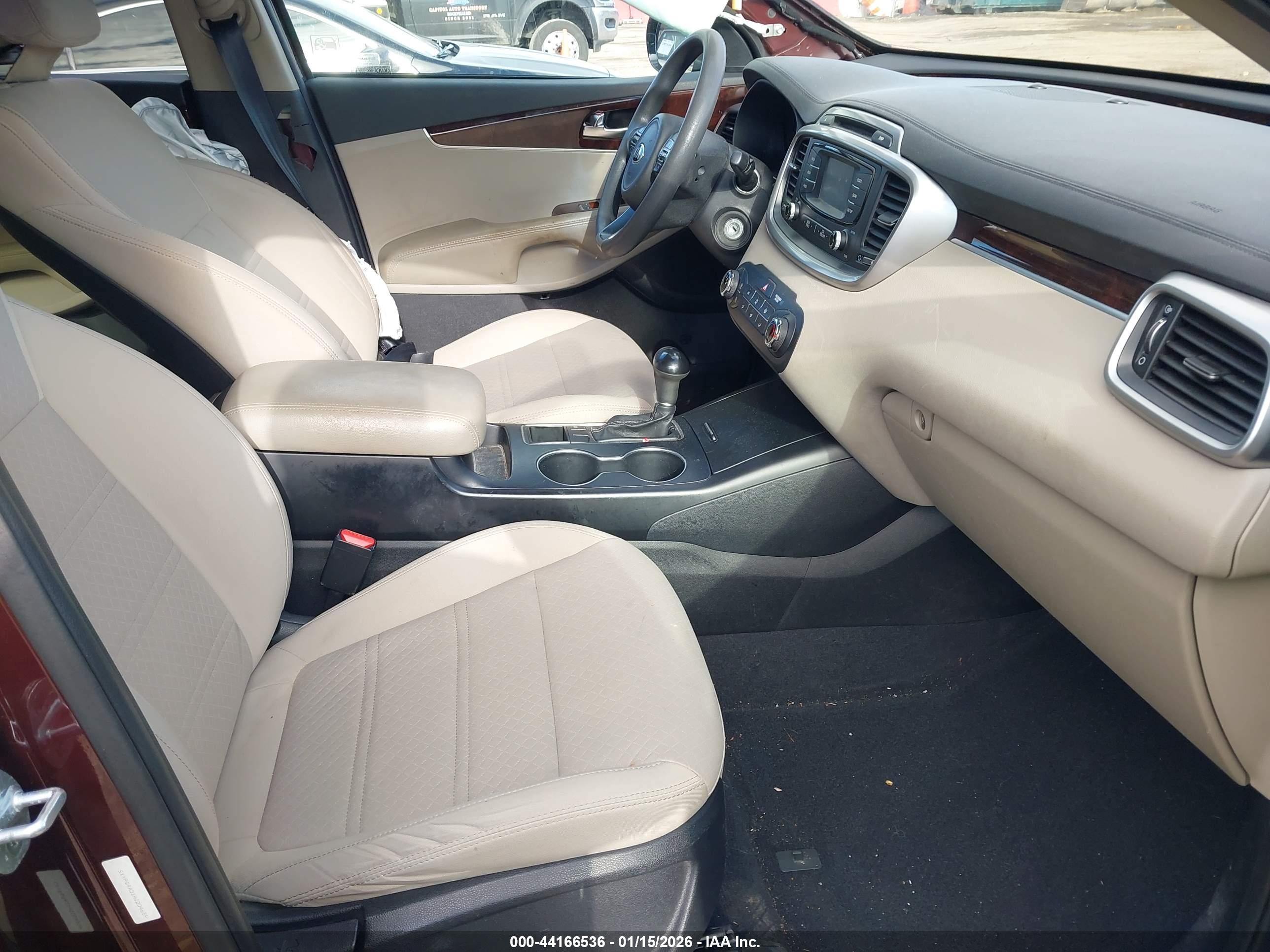 KIA SORENTO image 5
