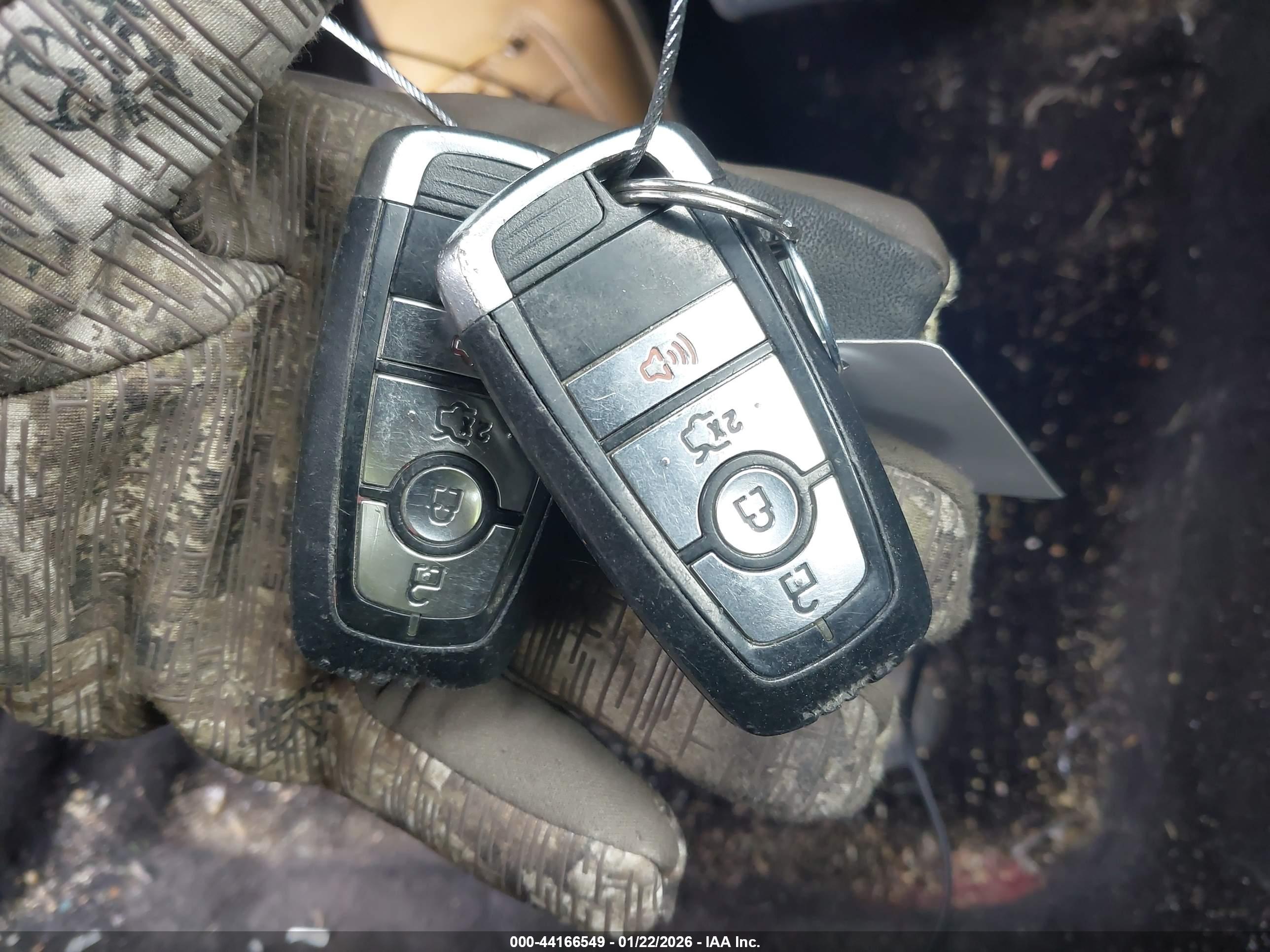 FORD FUSION image 11