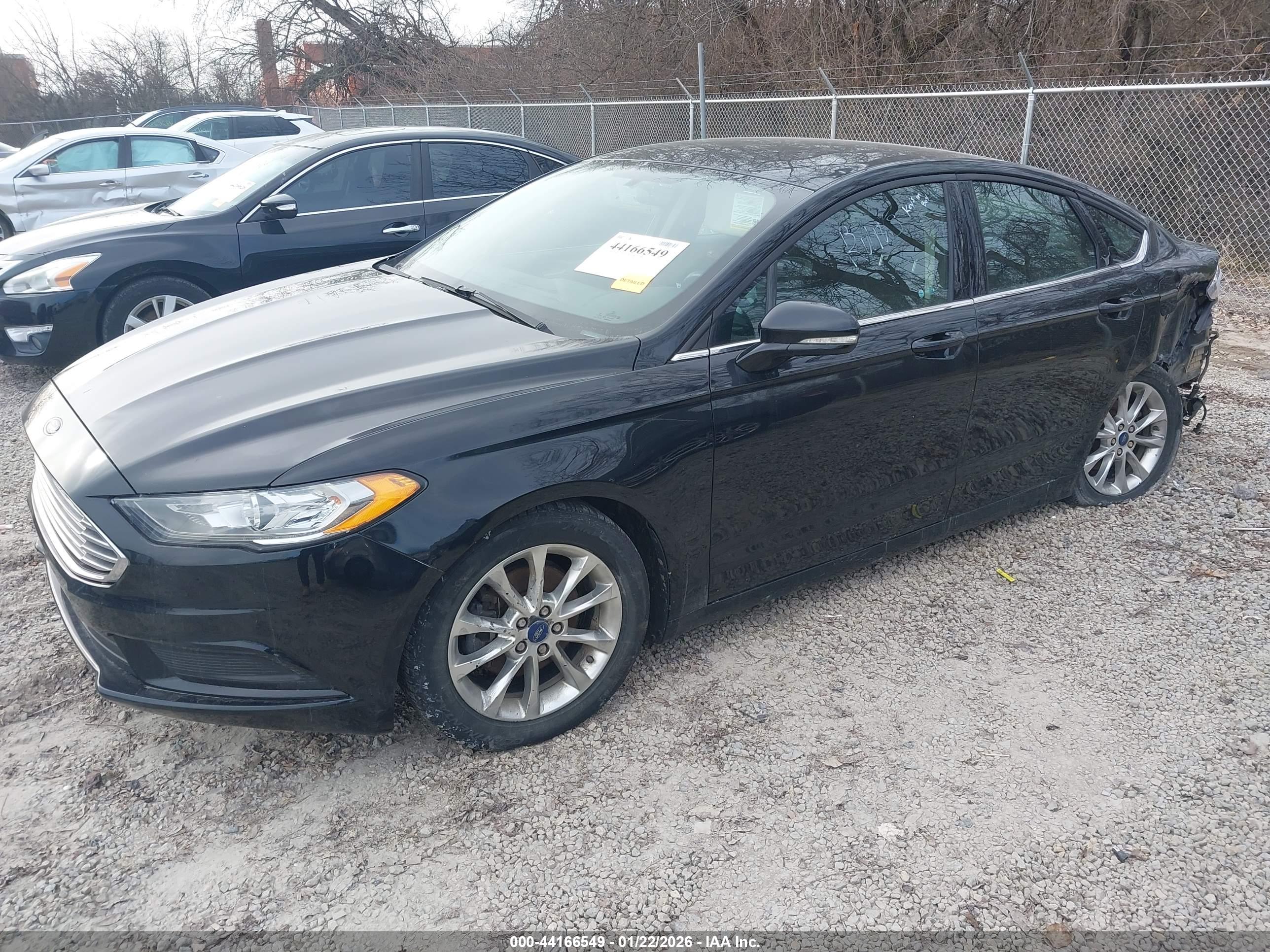 FORD FUSION image 2