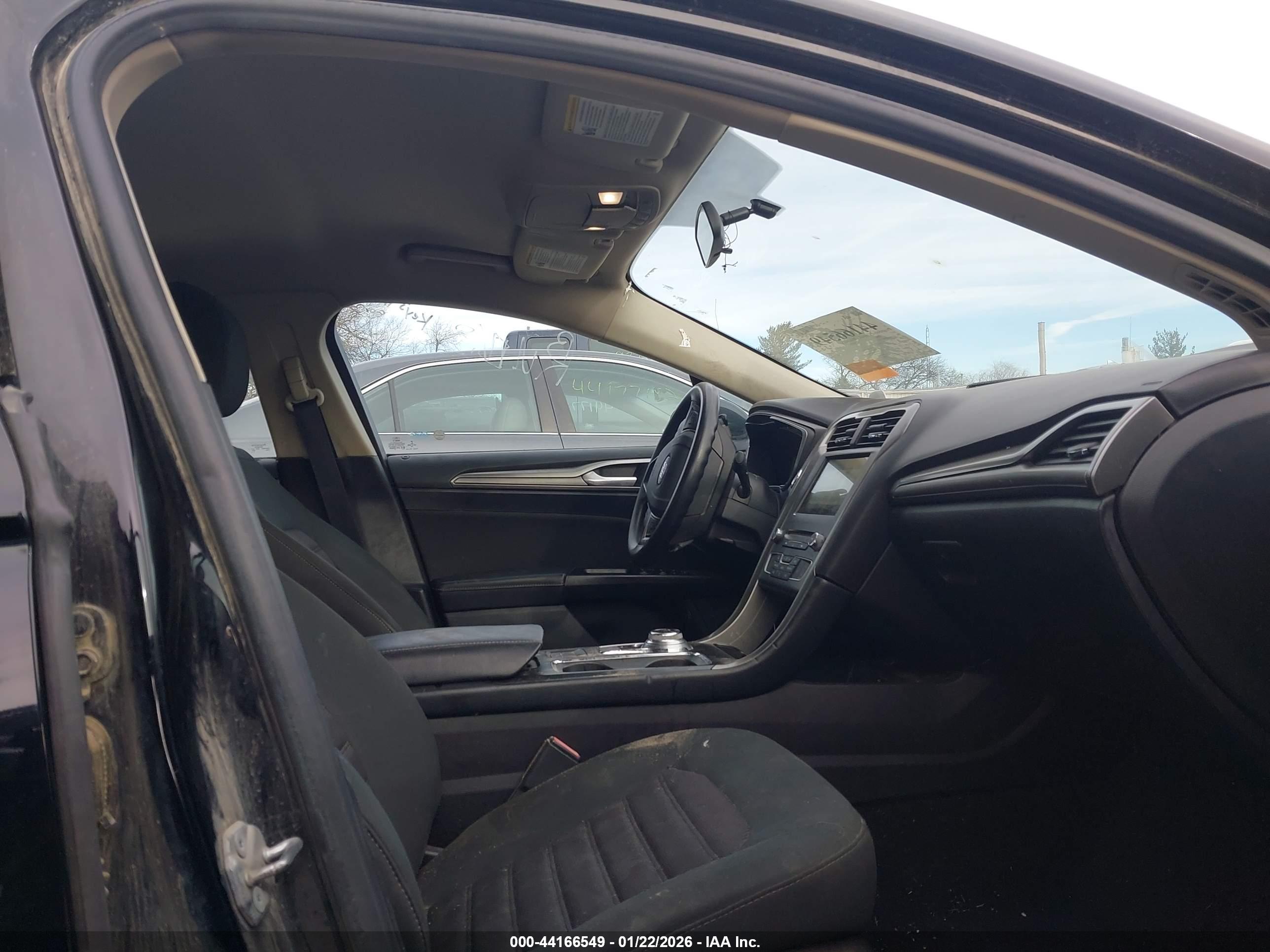FORD FUSION image 5