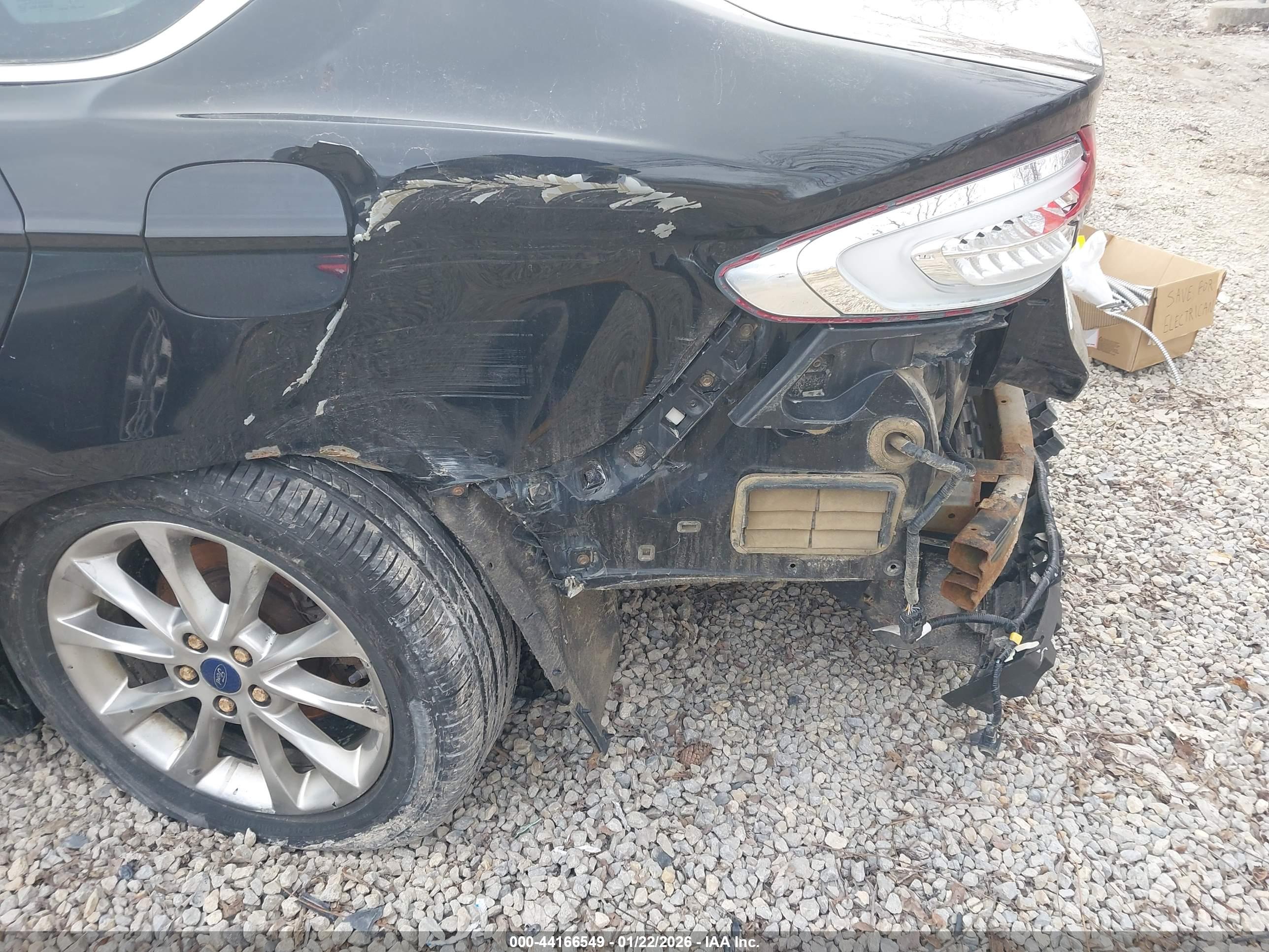 FORD FUSION image 6
