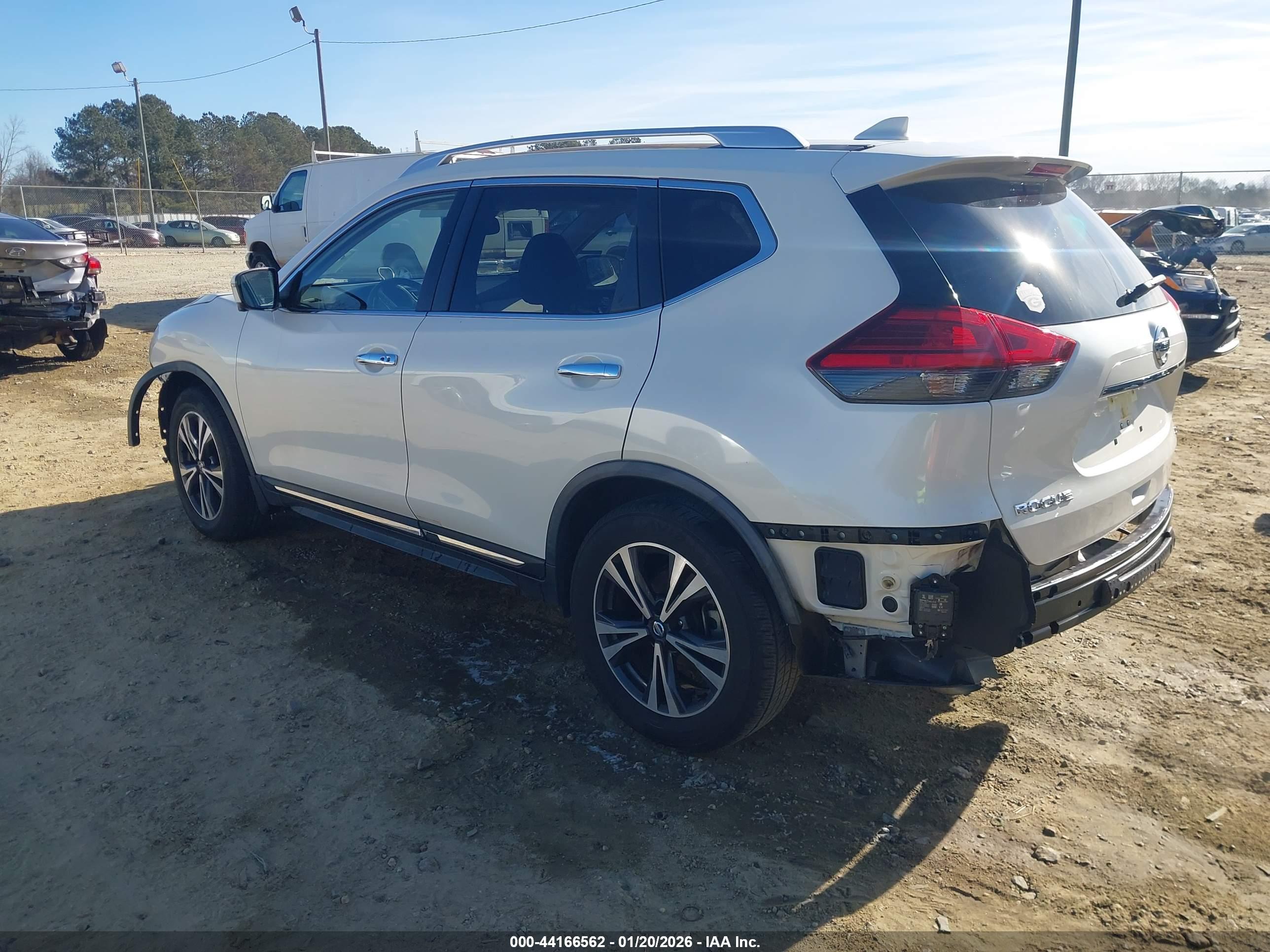 NISSAN ROGUE image 3