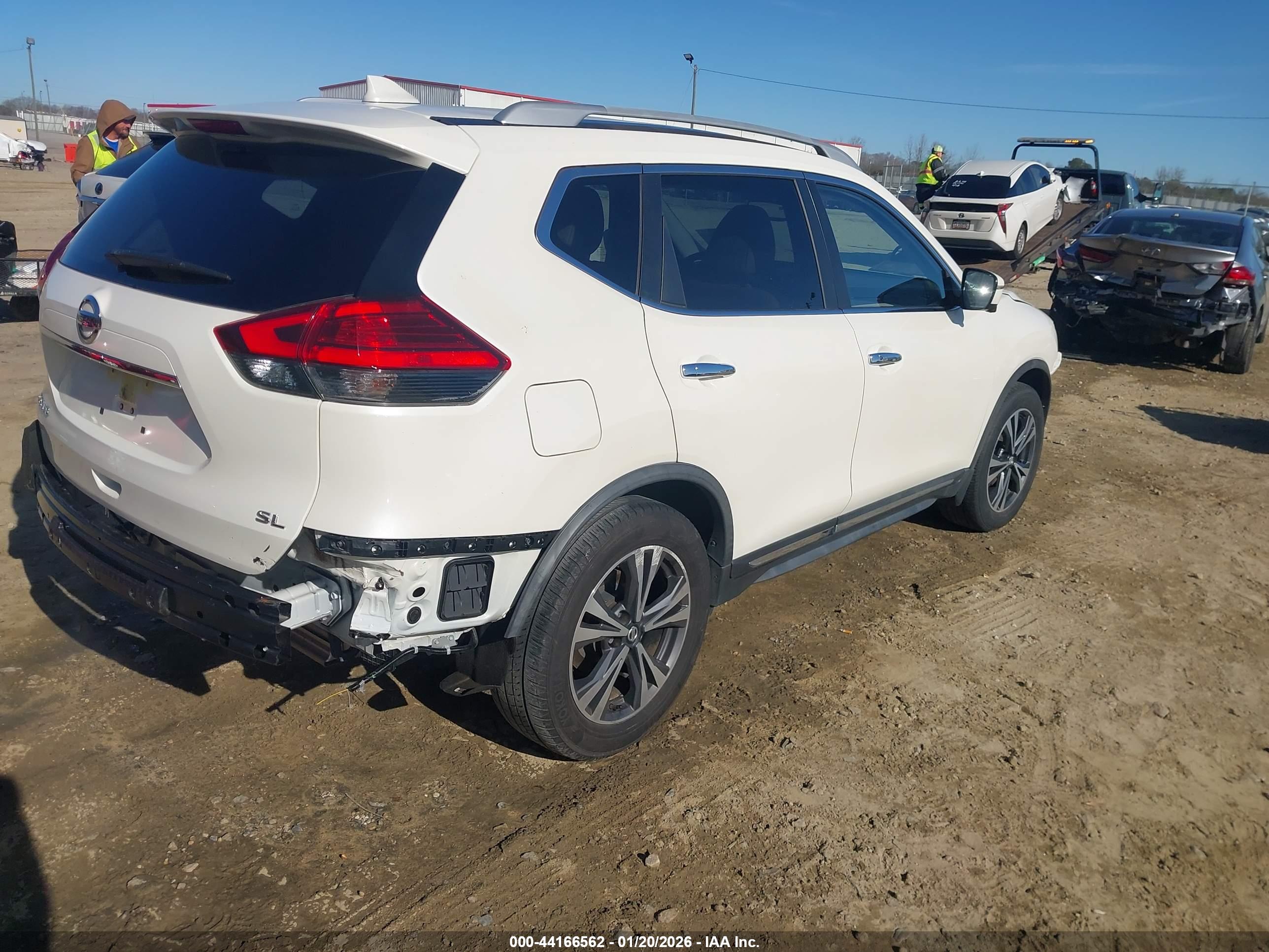 NISSAN ROGUE image 4