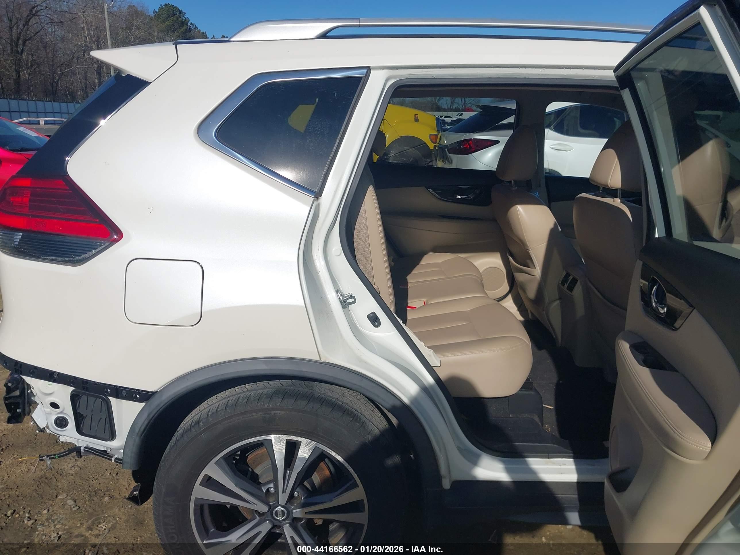 NISSAN ROGUE image 8
