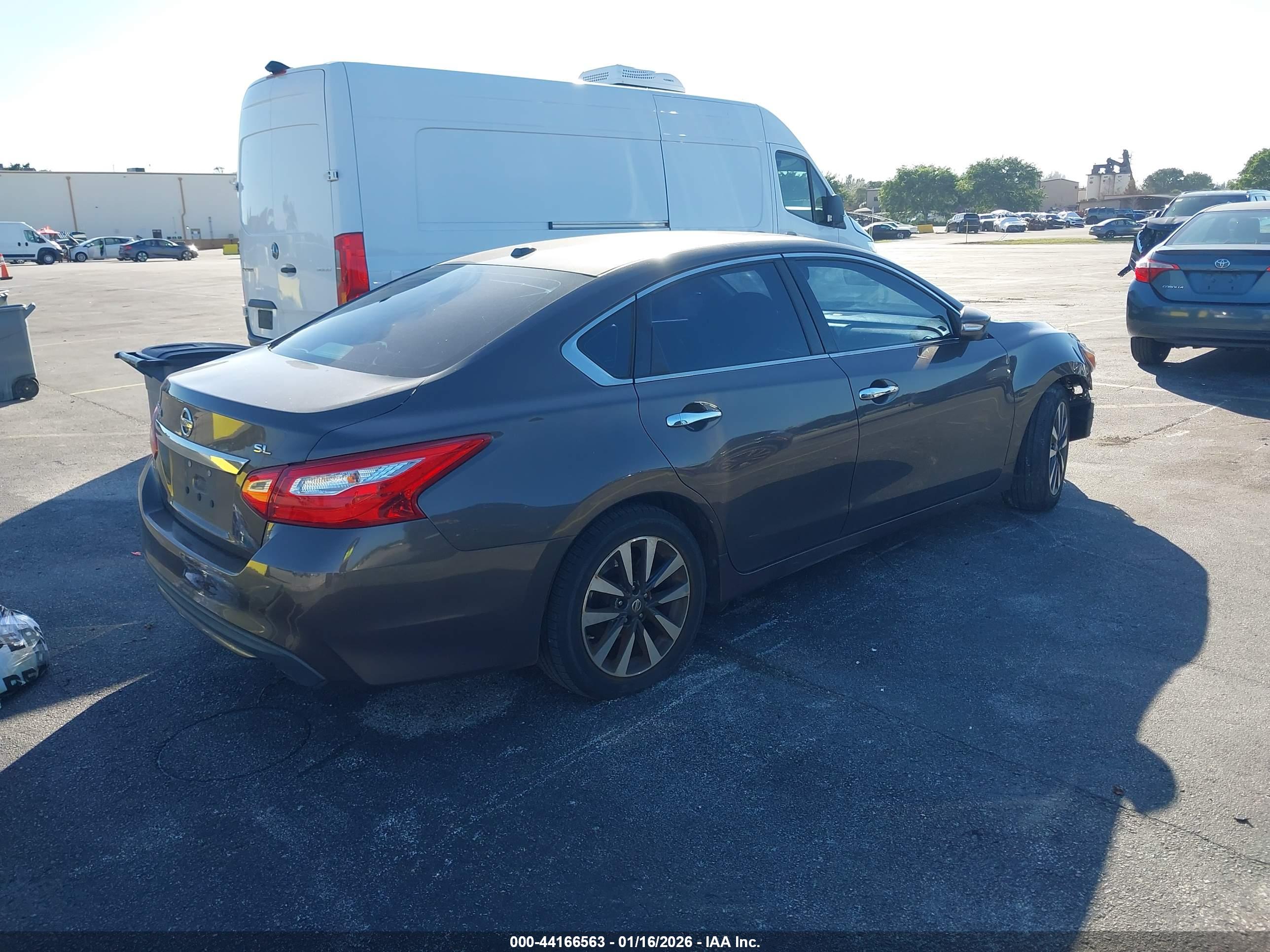 NISSAN ALTIMA image 4