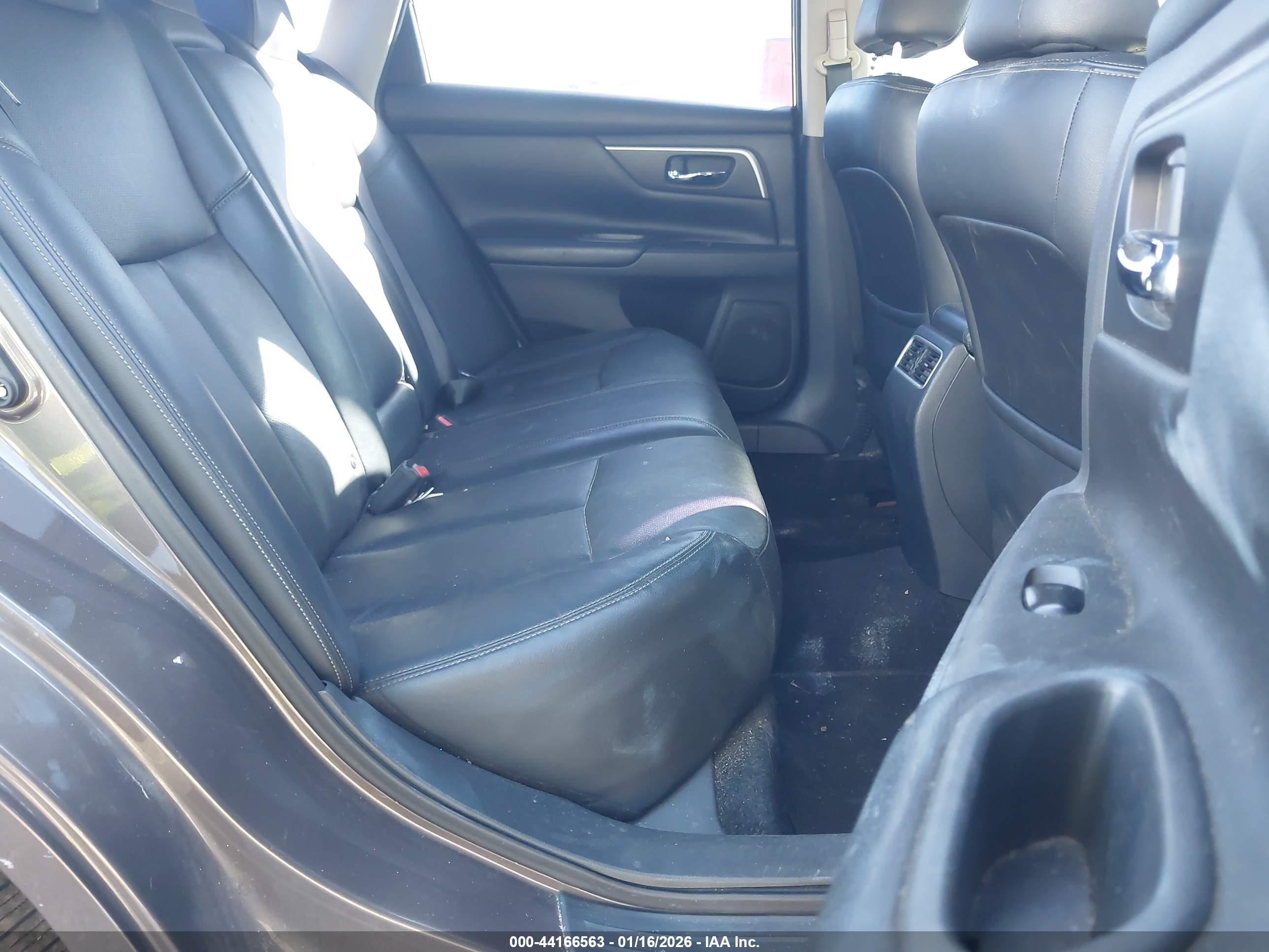 NISSAN ALTIMA image 8