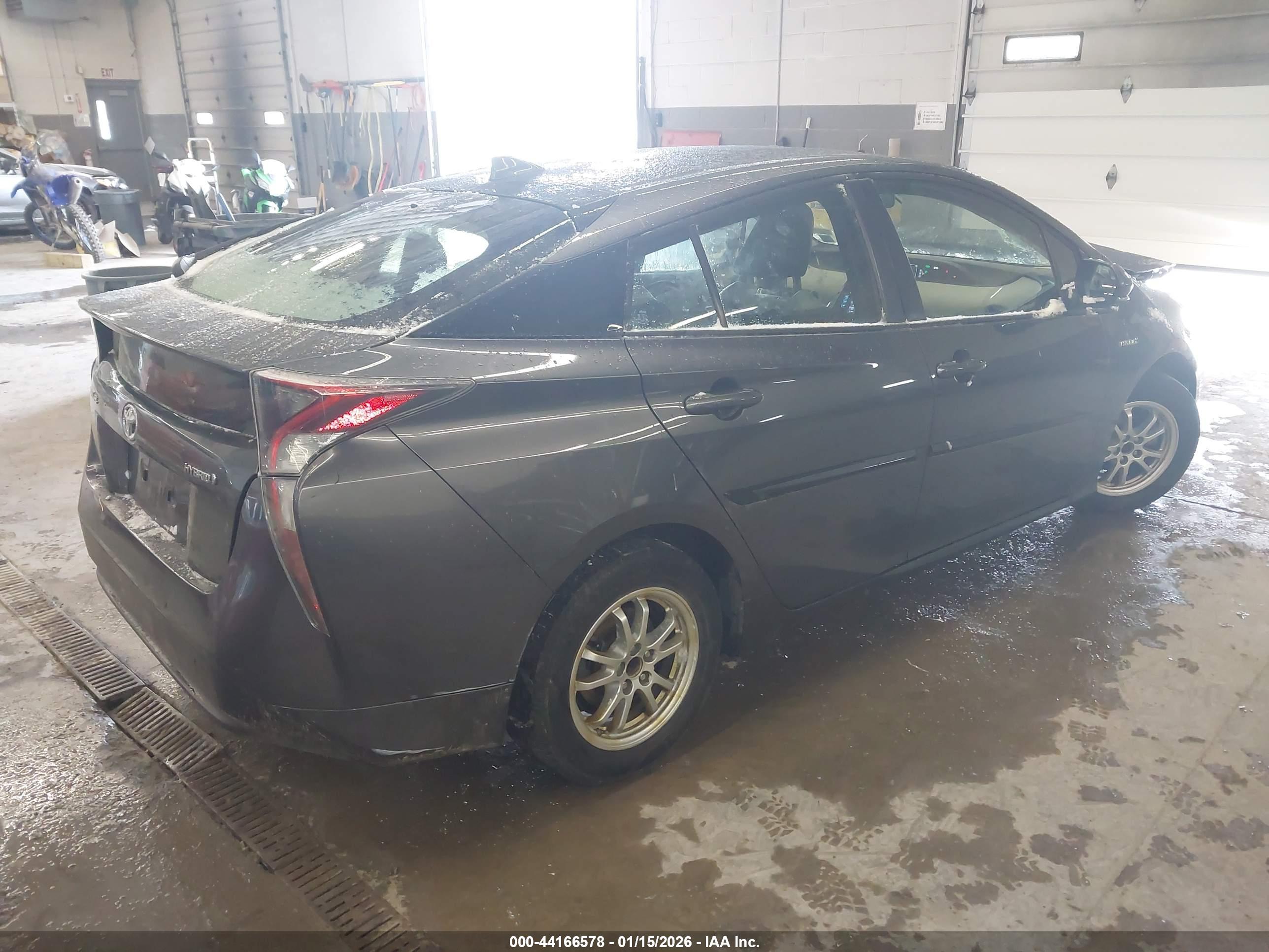 TOYOTA PRIUS image 4