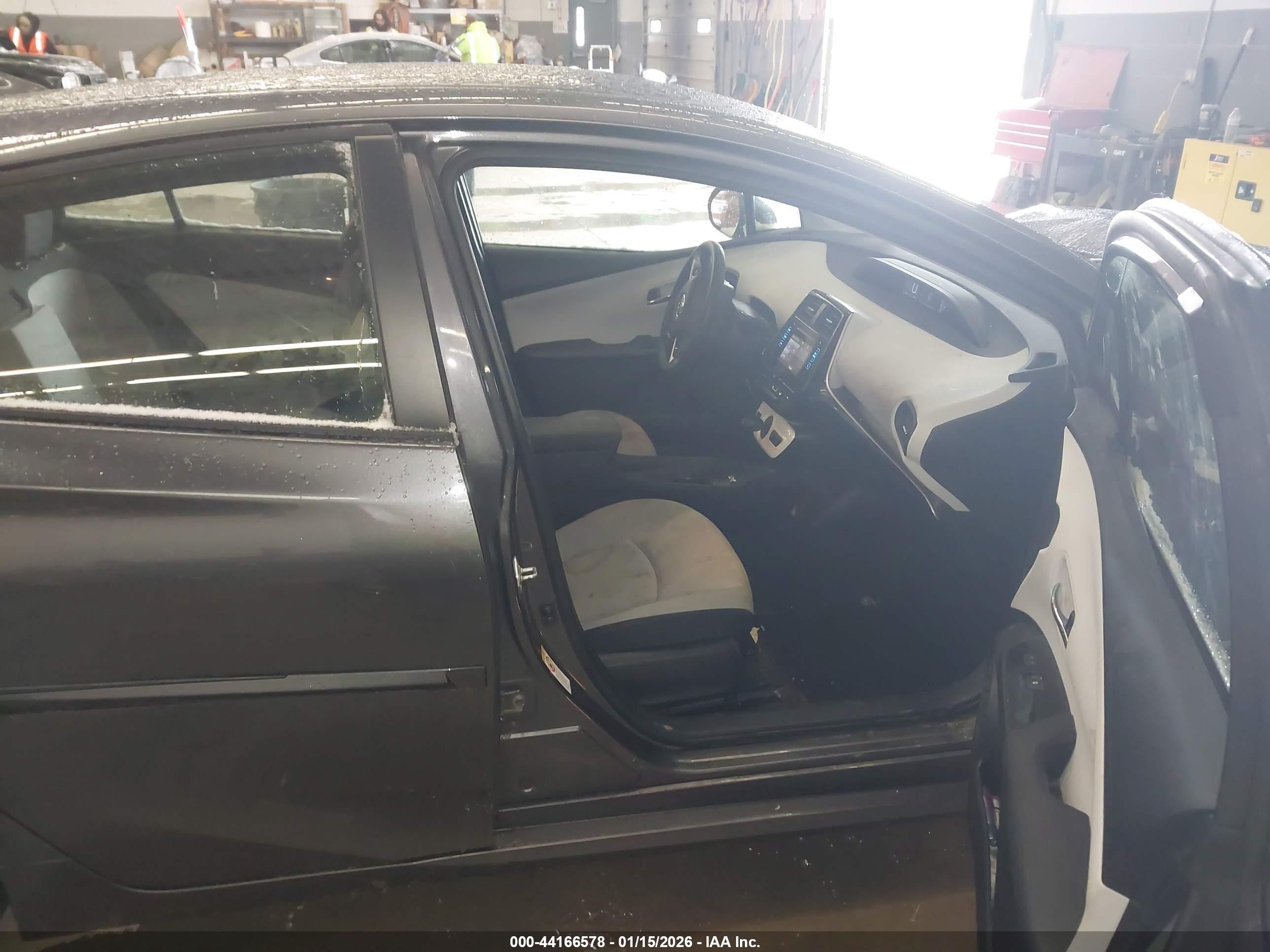 TOYOTA PRIUS image 5