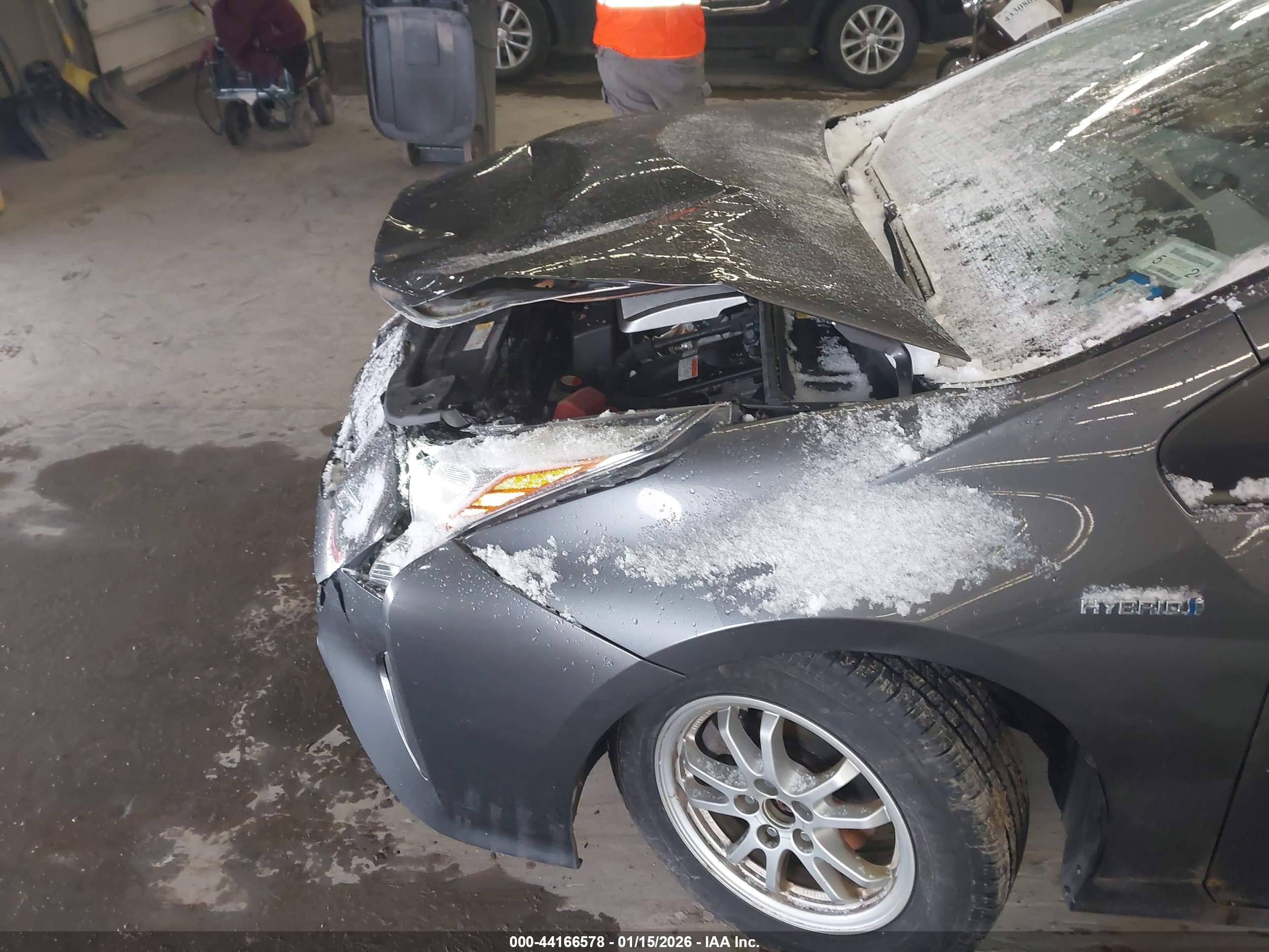 TOYOTA PRIUS image 6
