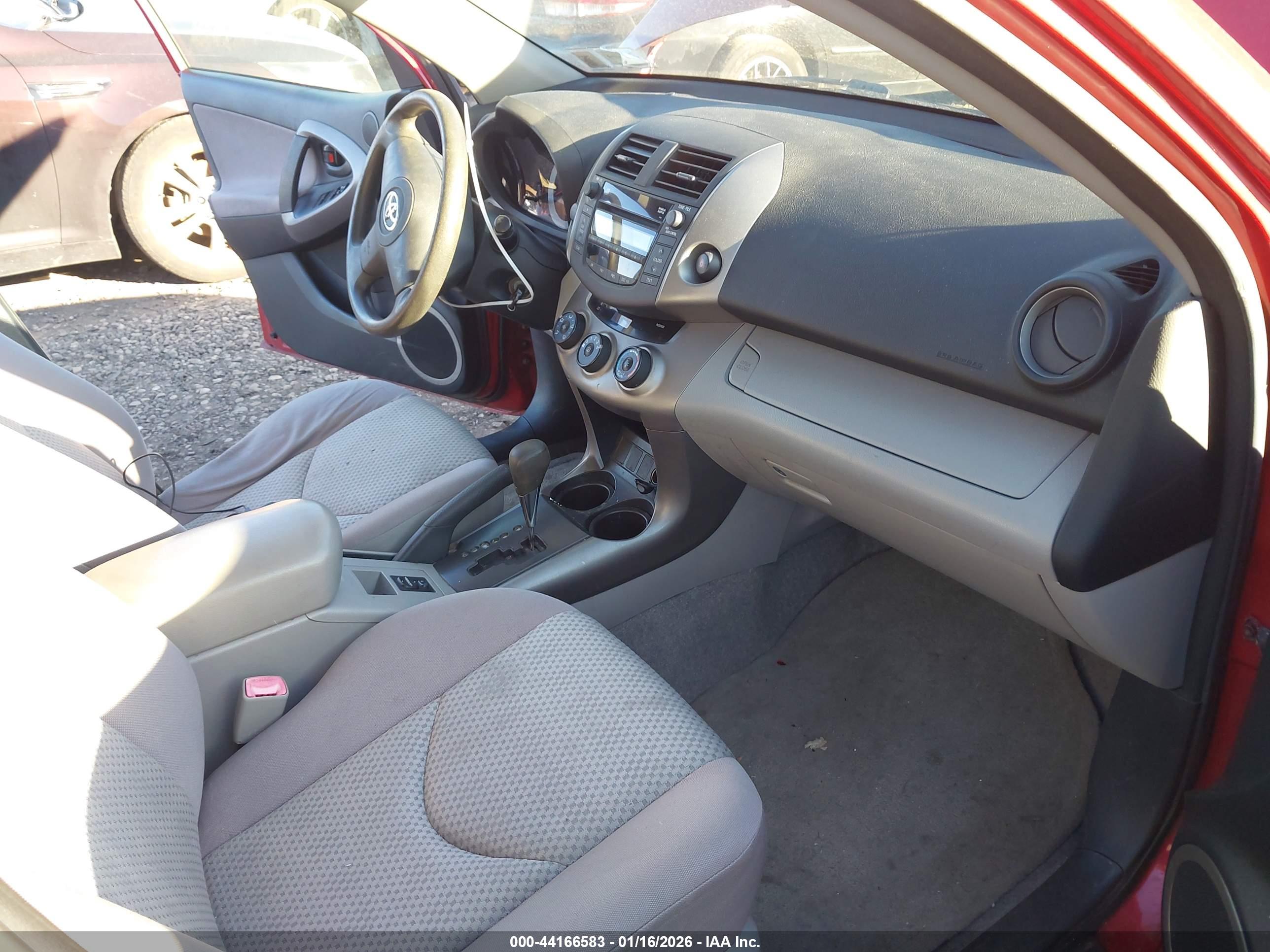 TOYOTA RAV4 image 5