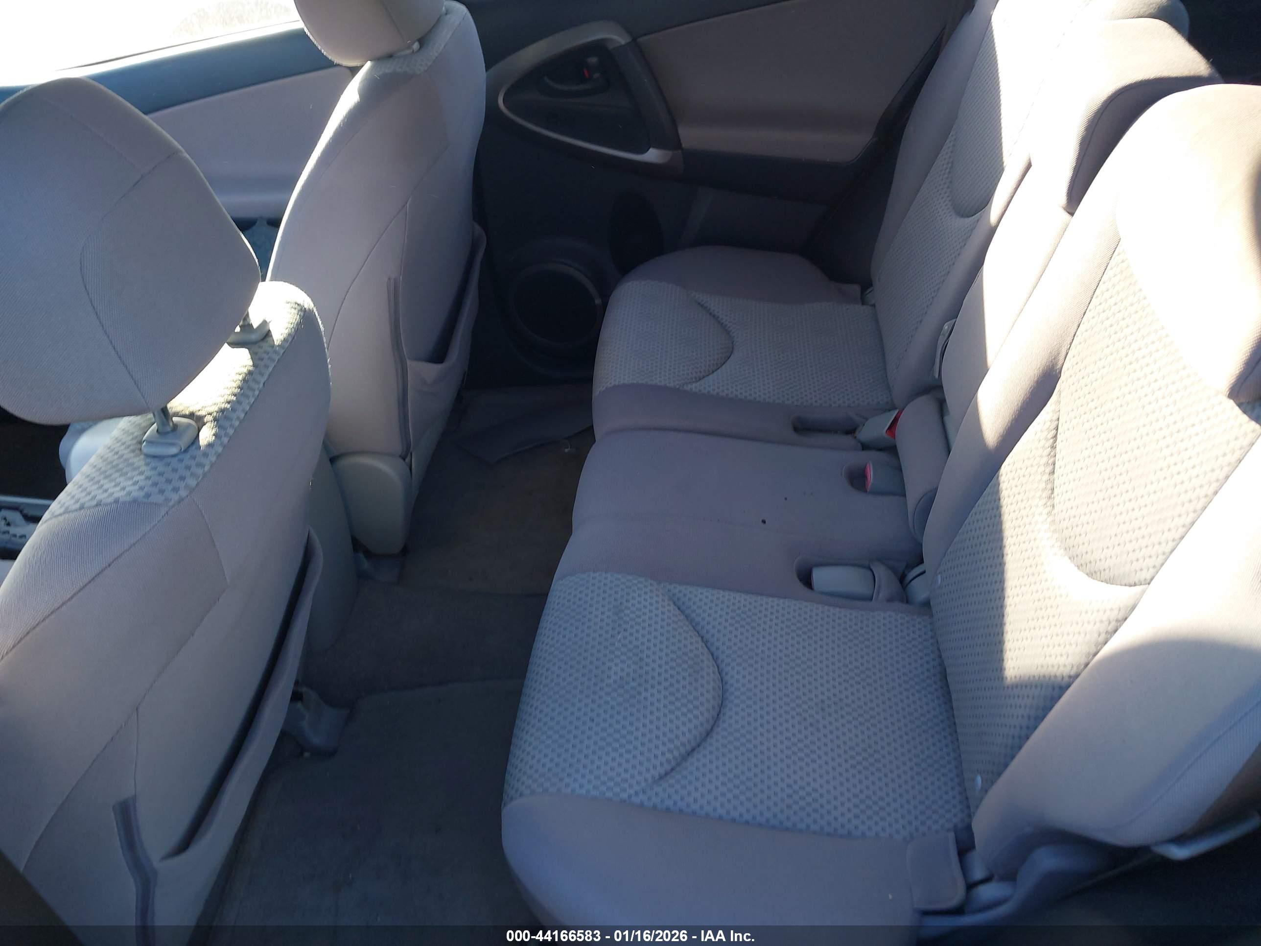 TOYOTA RAV4 image 8
