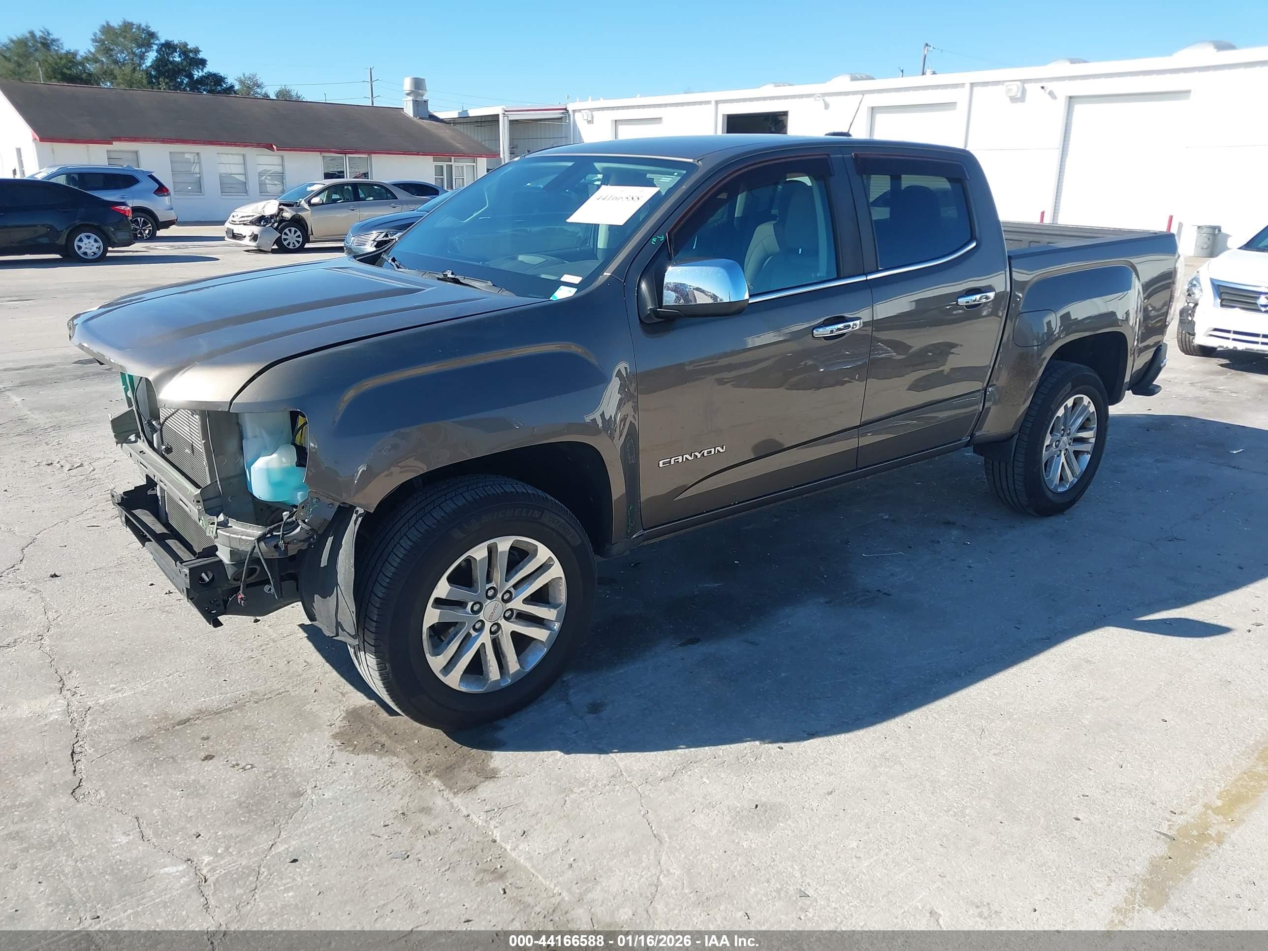 GMC CANYON image 2