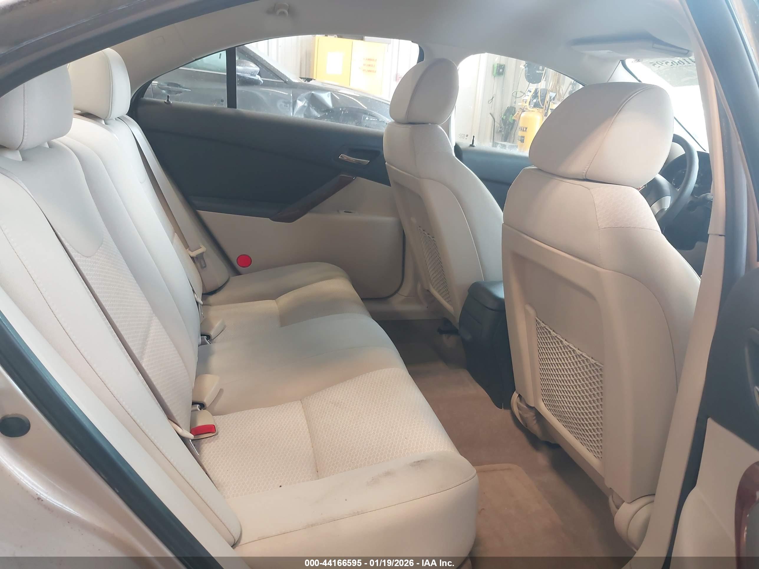 PONTIAC G6 image 8