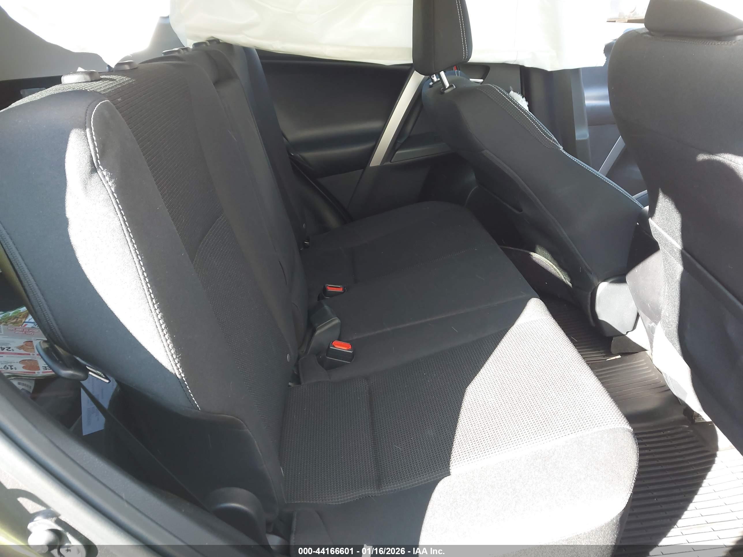 TOYOTA RAV4 image 8