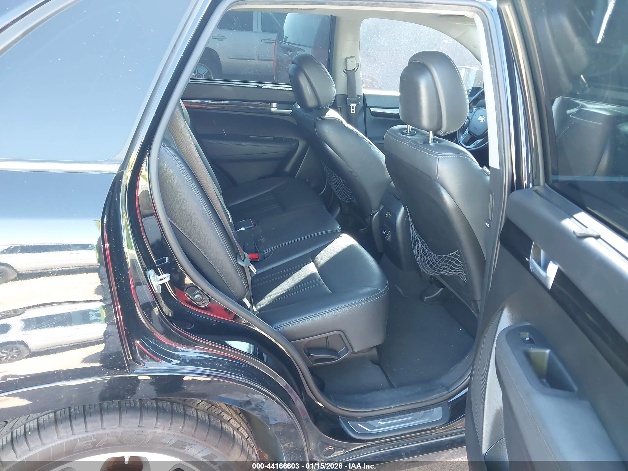 KIA SORENTO image 8