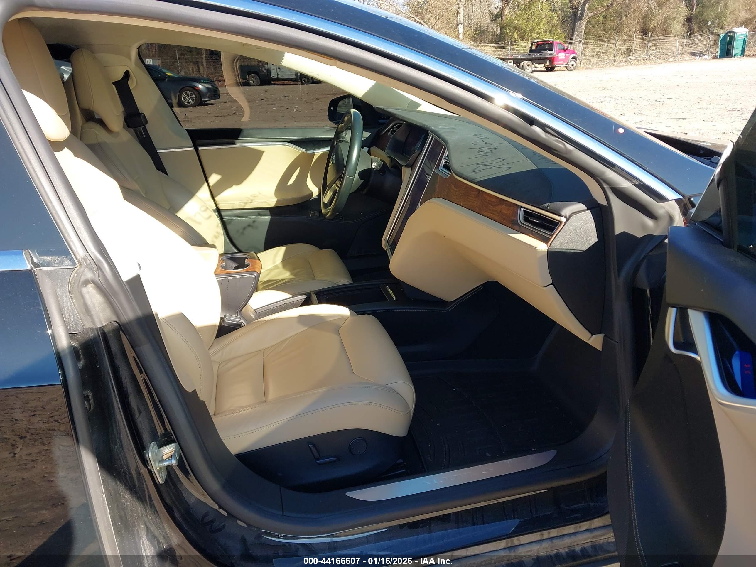 TESLA MODEL image 5