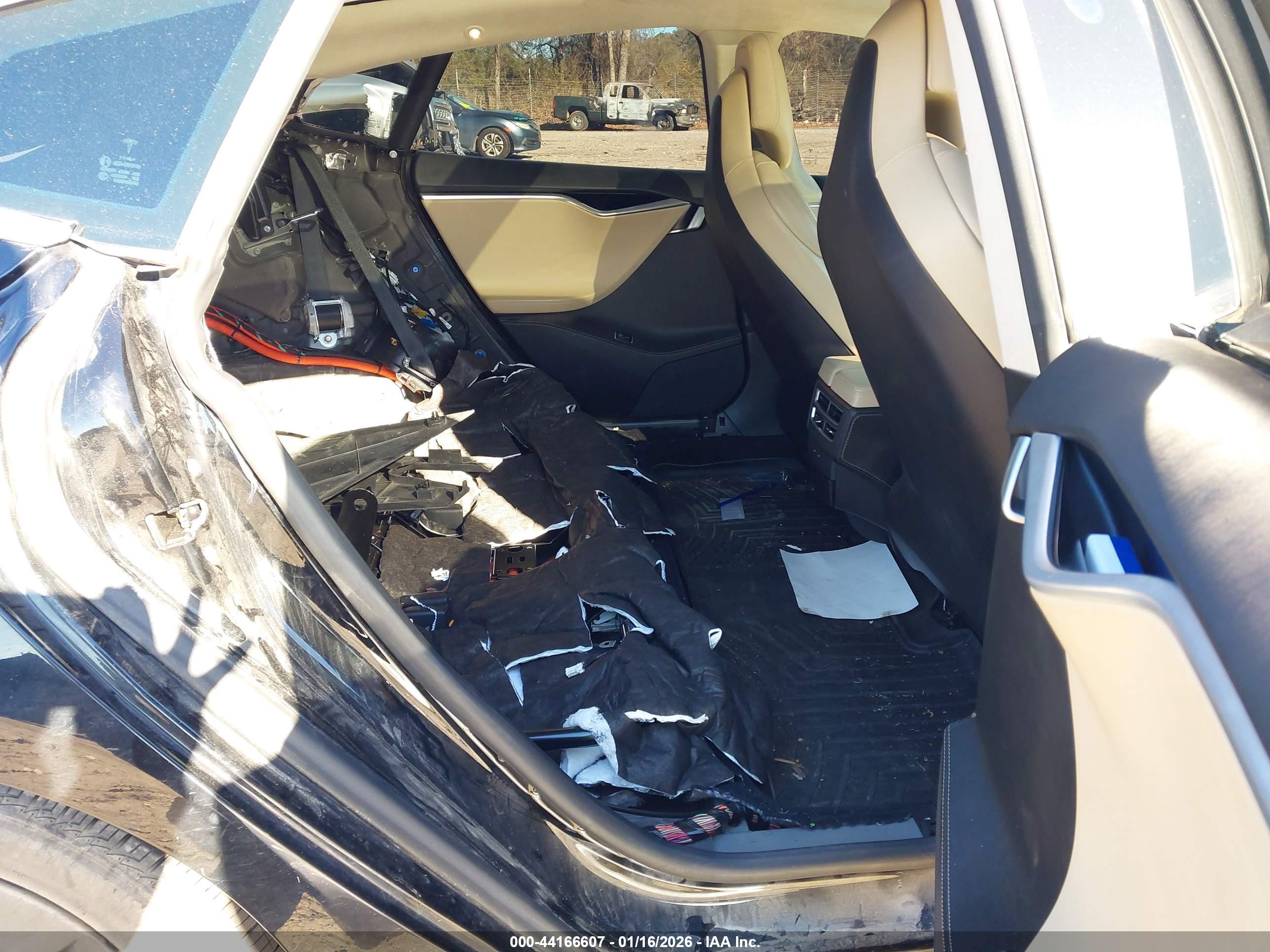 TESLA MODEL image 8