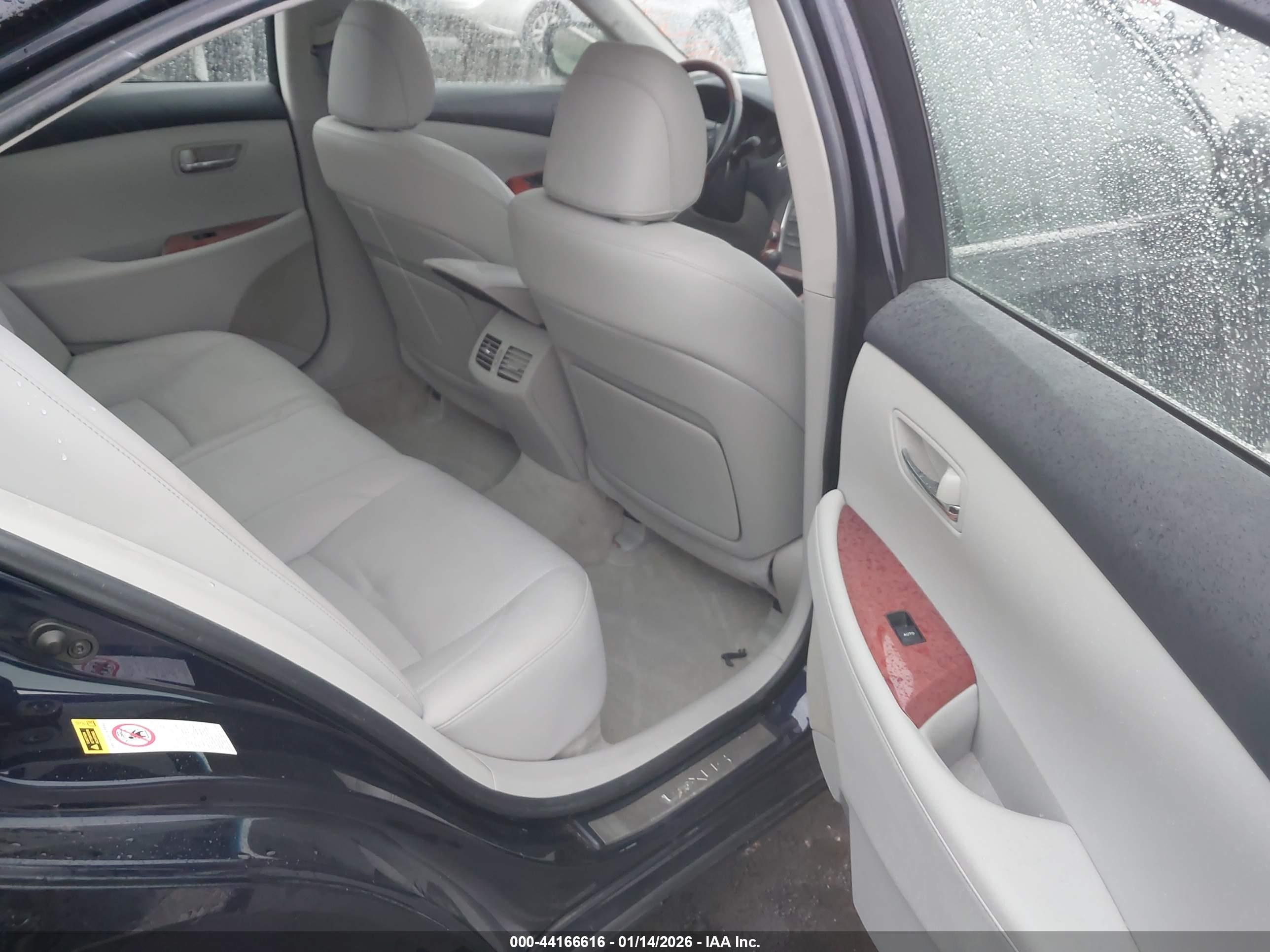 LEXUS ES image 8
