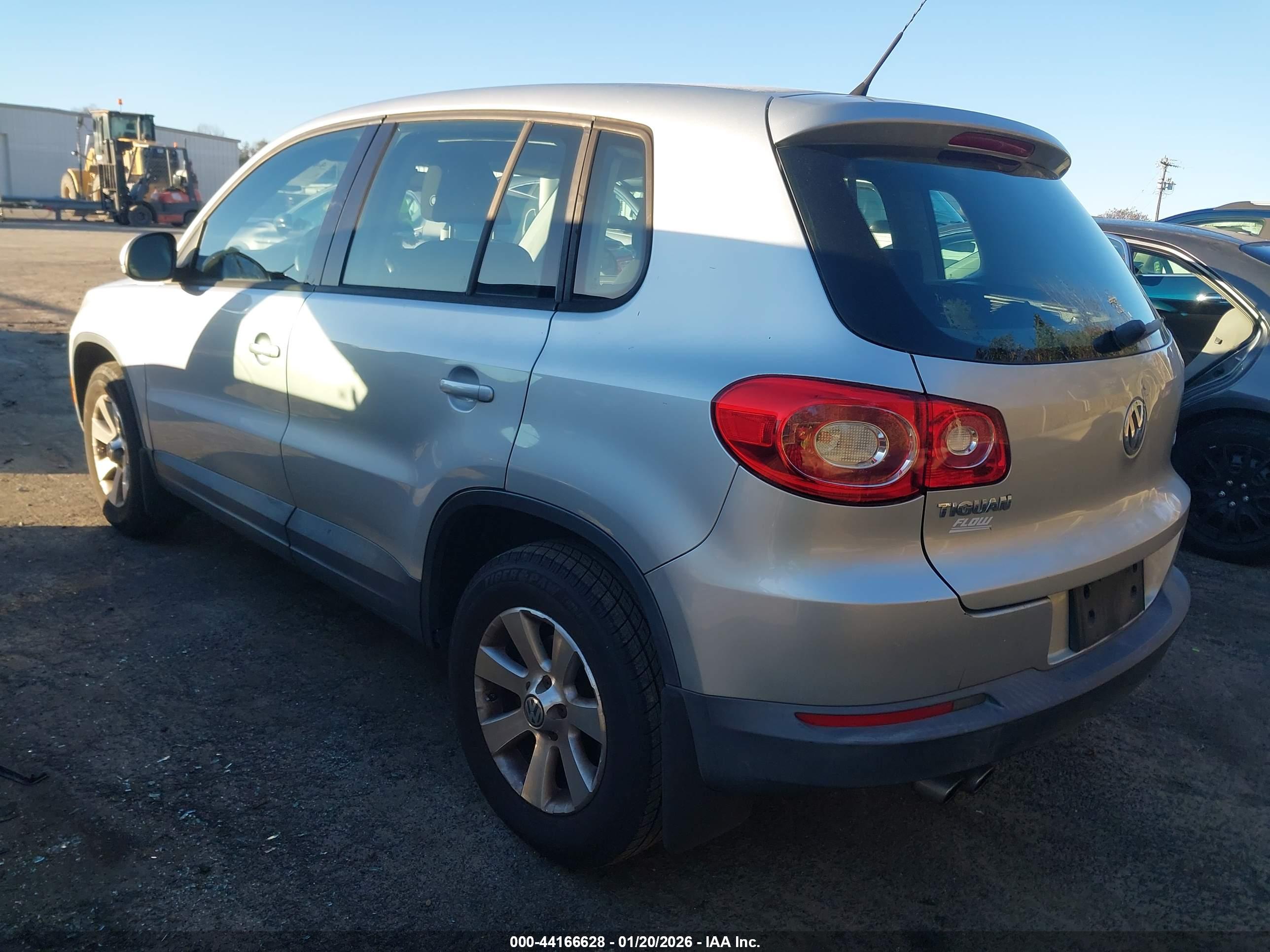 VOLKSWAGEN TIGUAN image 3