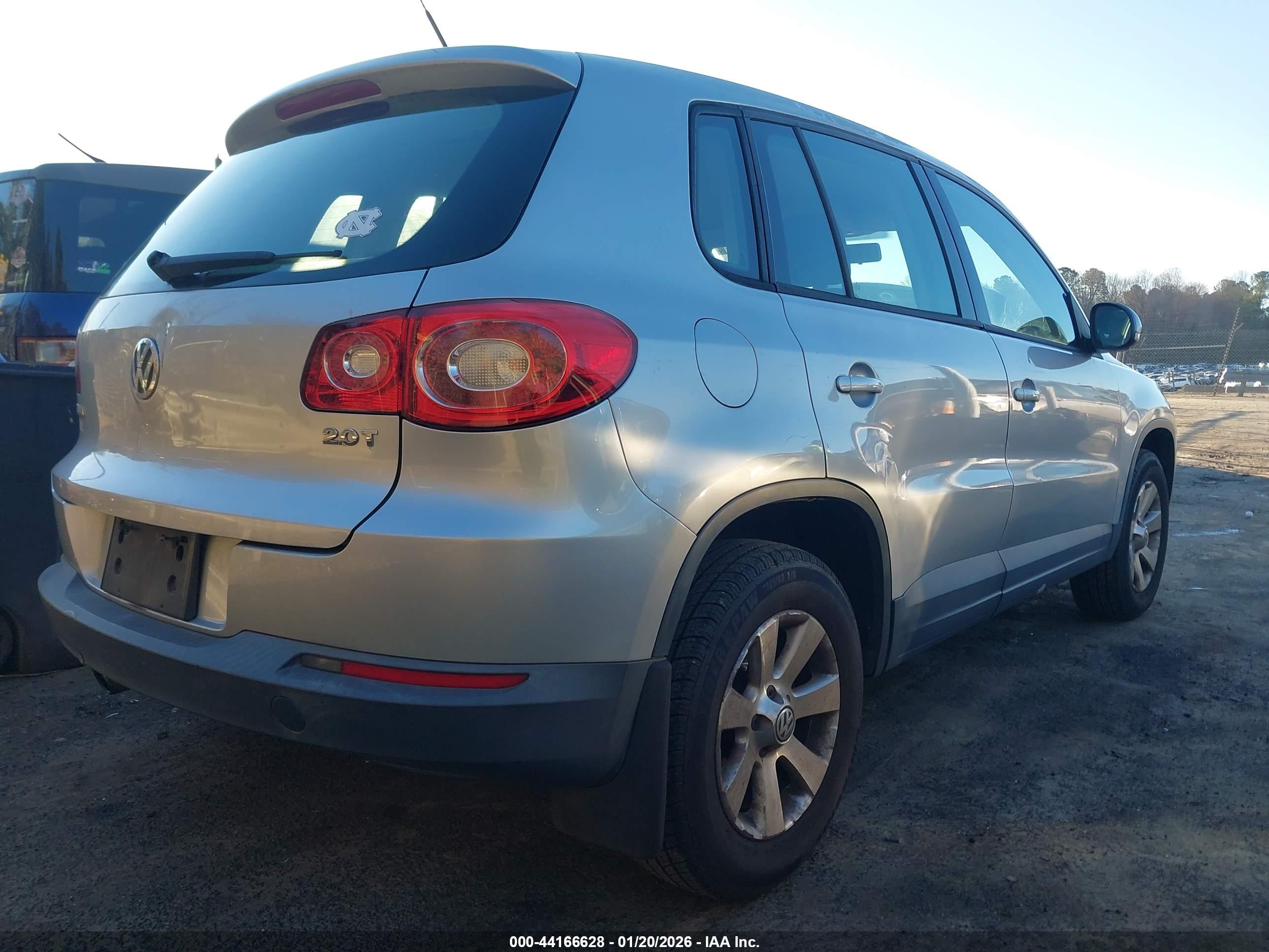 VOLKSWAGEN TIGUAN image 4