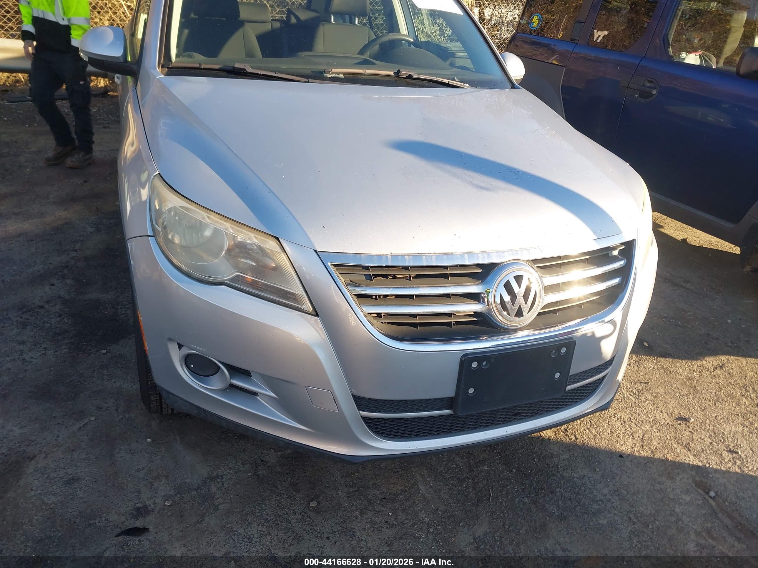 VOLKSWAGEN TIGUAN image 6