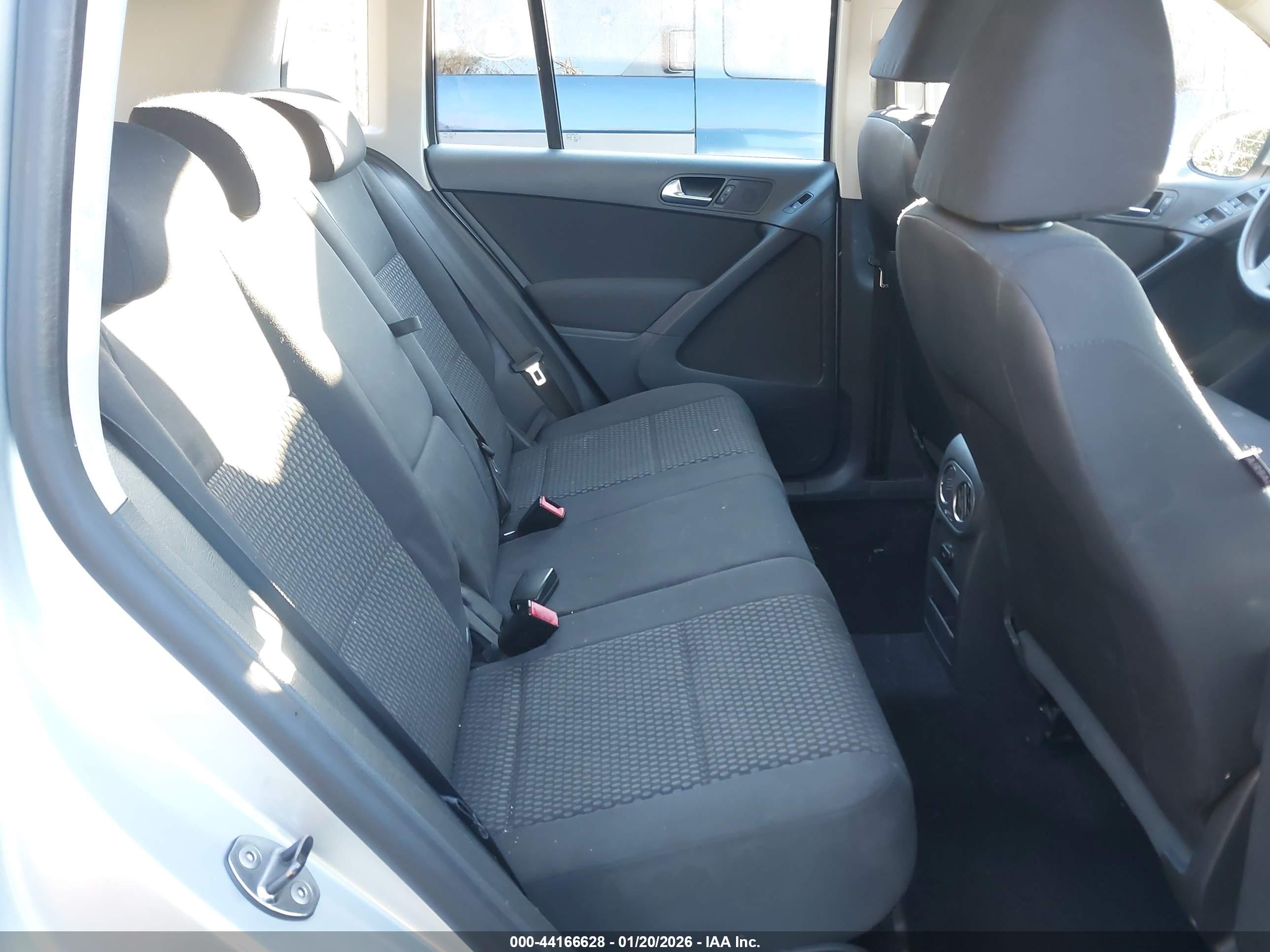 VOLKSWAGEN TIGUAN image 8