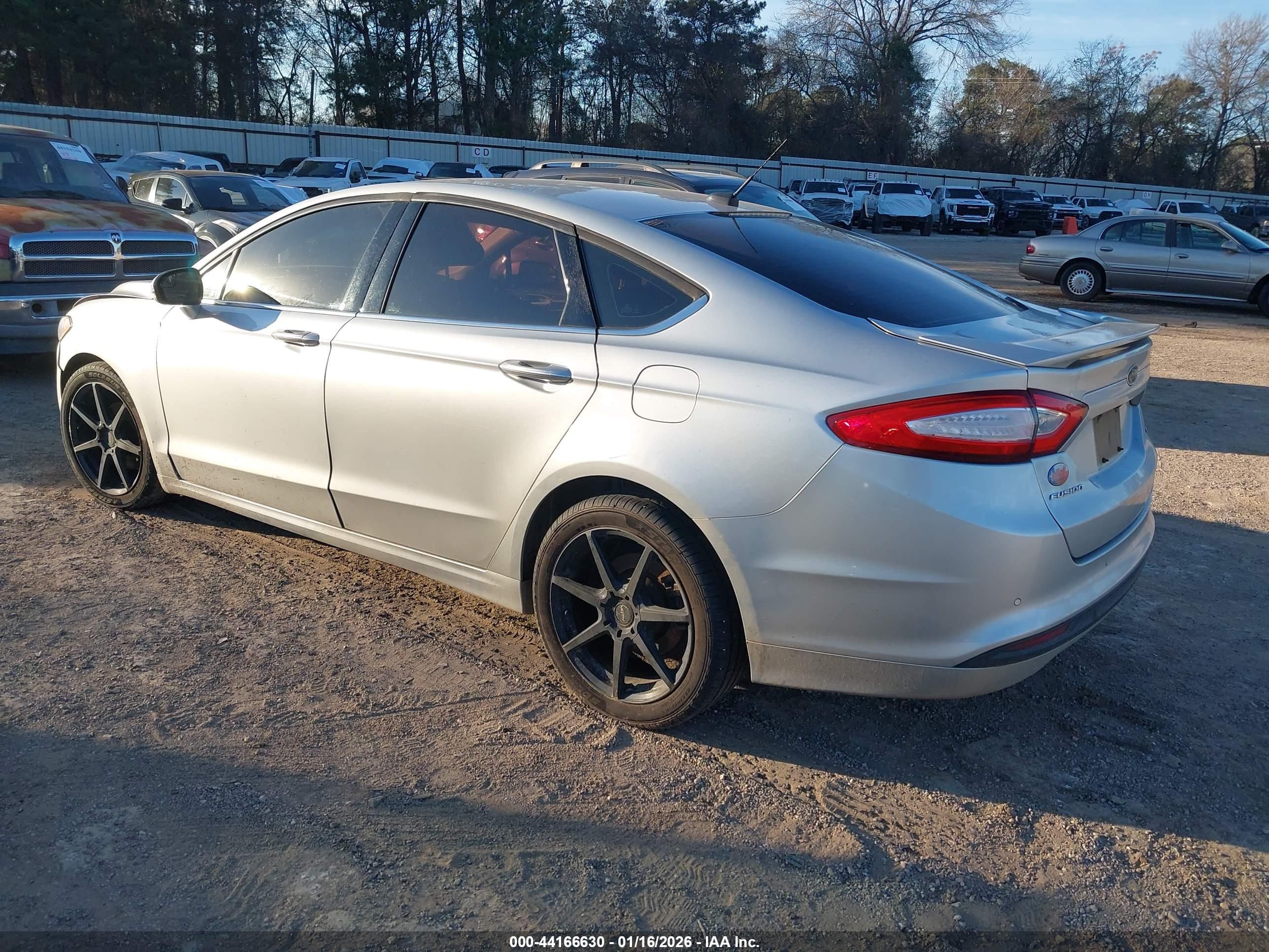 FORD FUSION image 3