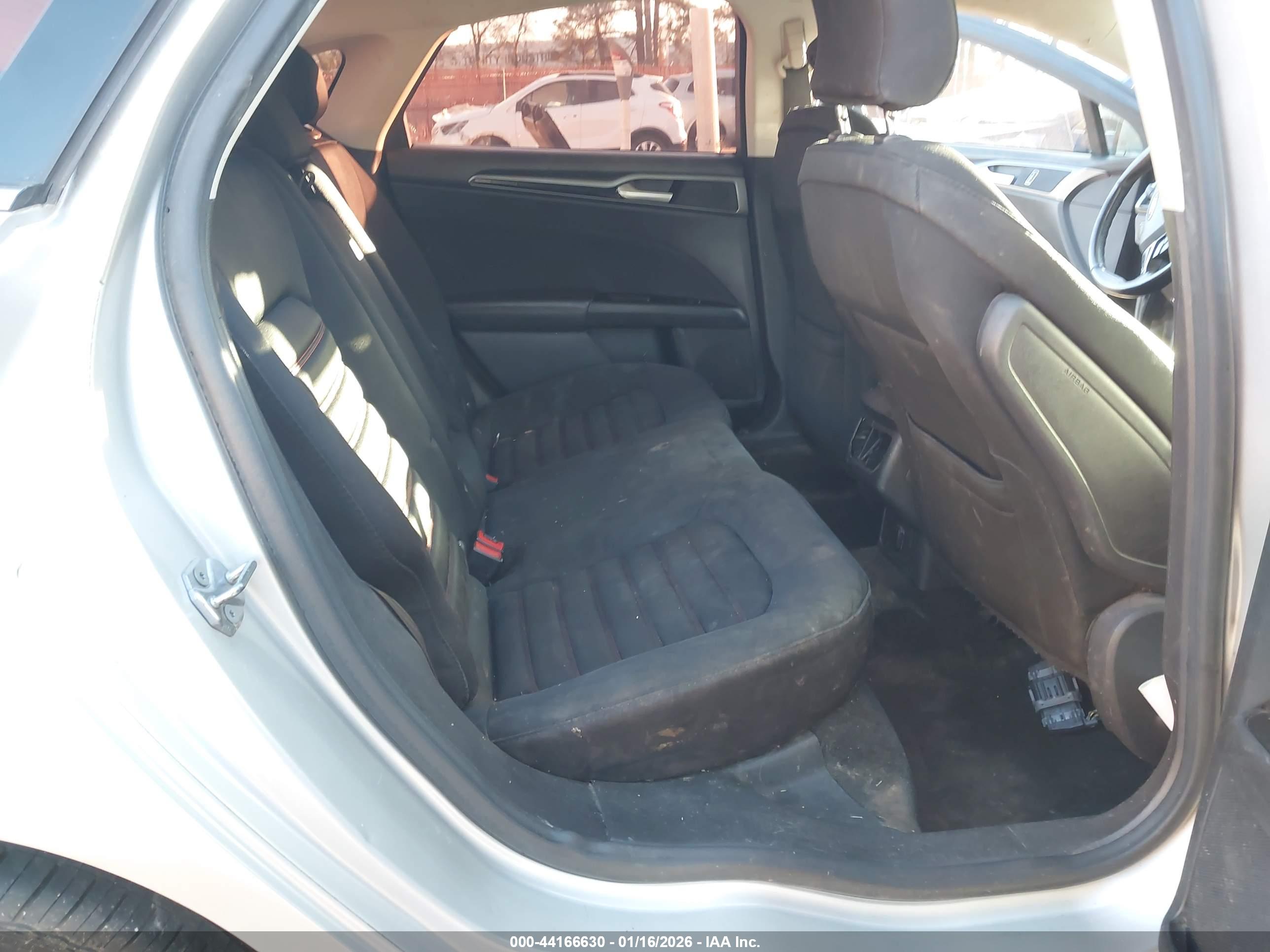 FORD FUSION image 8