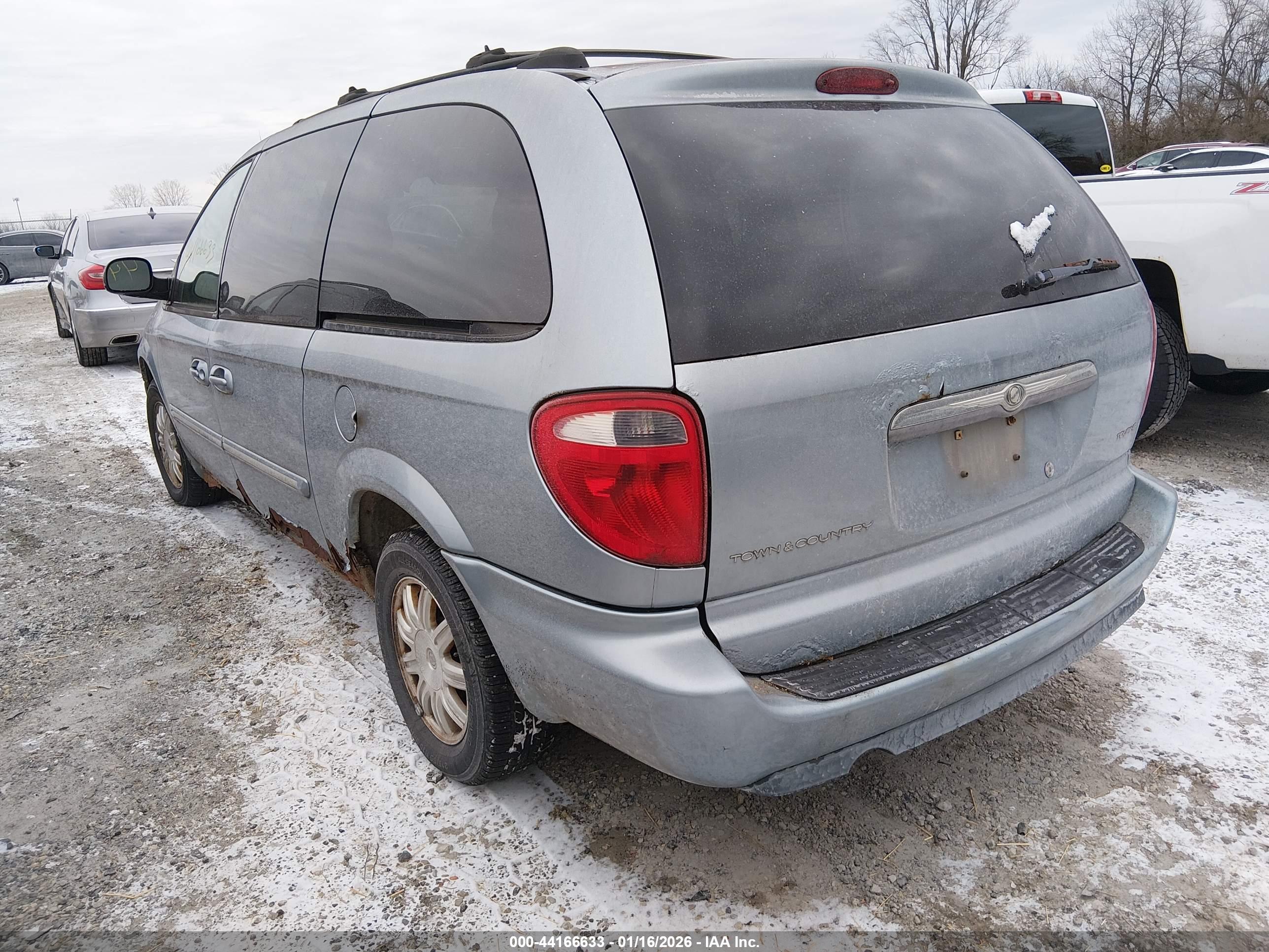 CHRYSLER TOWN image 3