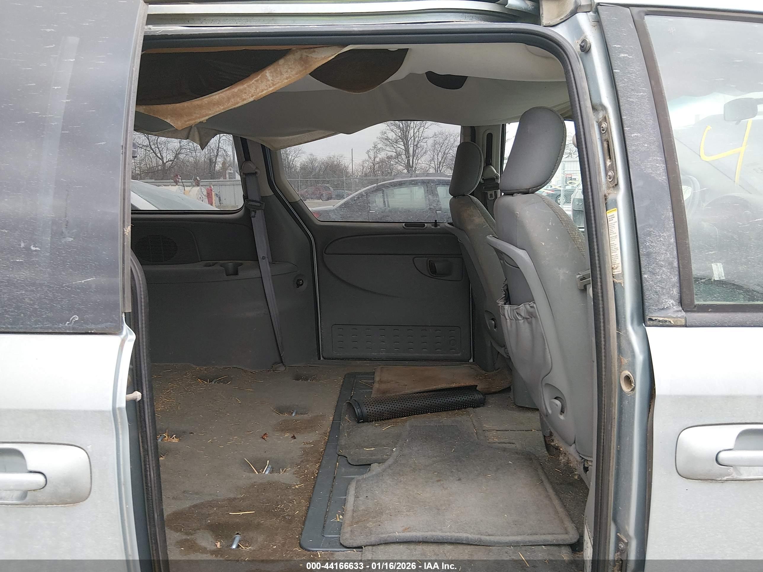 CHRYSLER TOWN image 8
