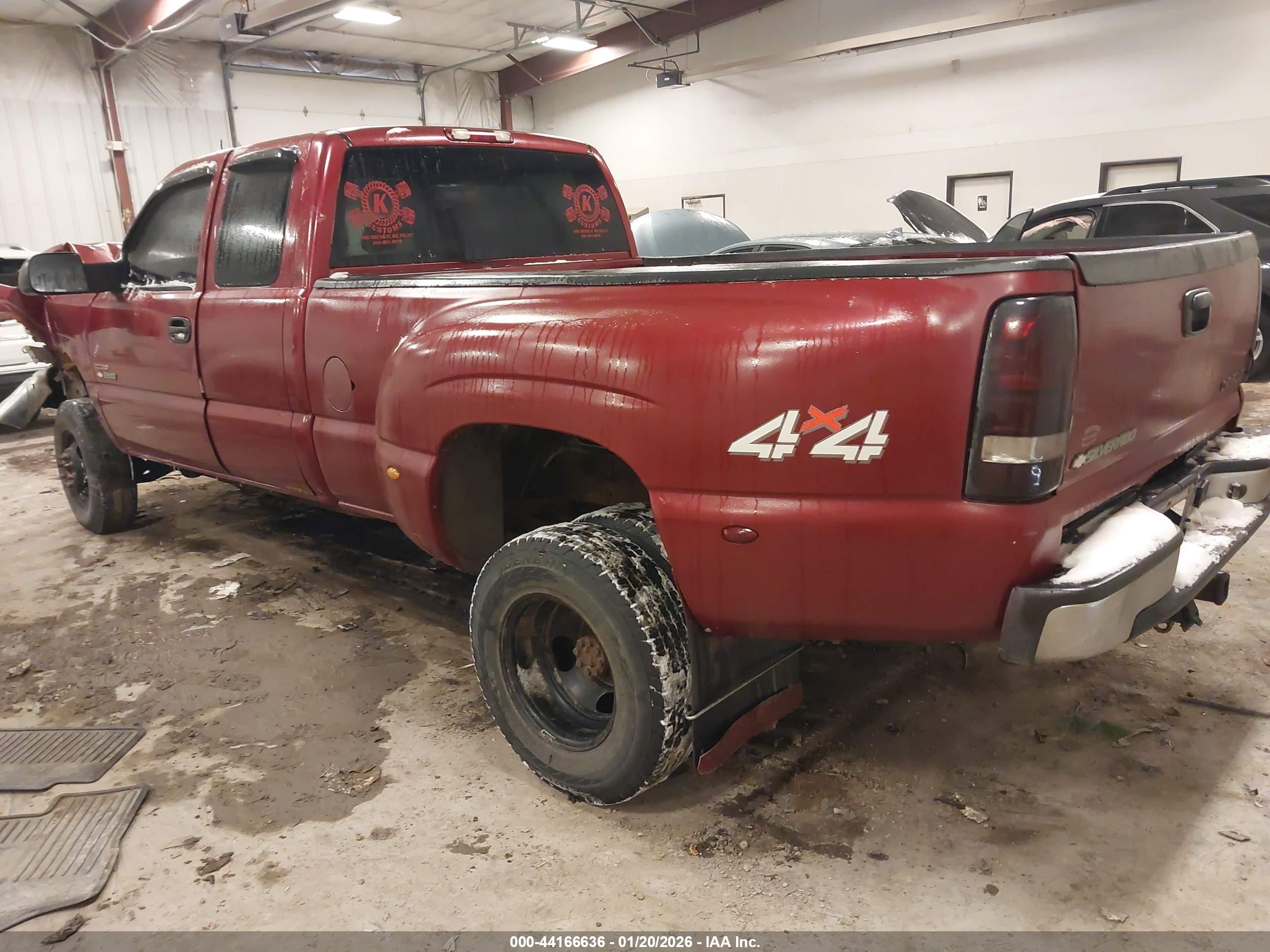 CHEVROLET SILVERADO image 3