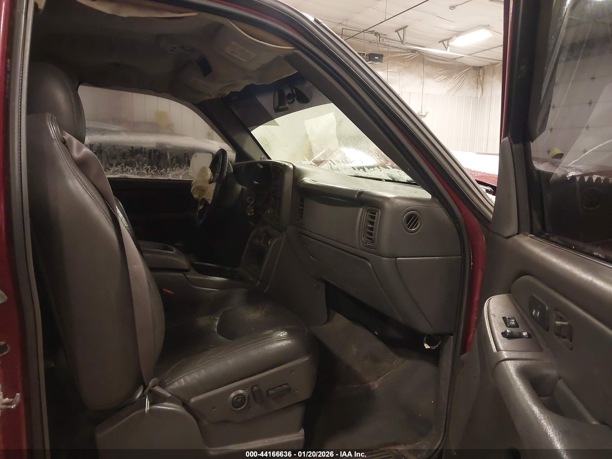CHEVROLET SILVERADO image 5