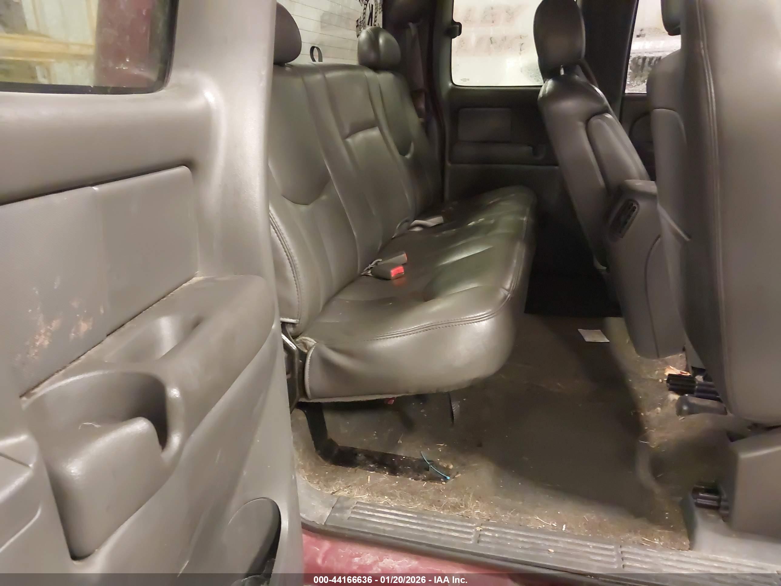 CHEVROLET SILVERADO image 8