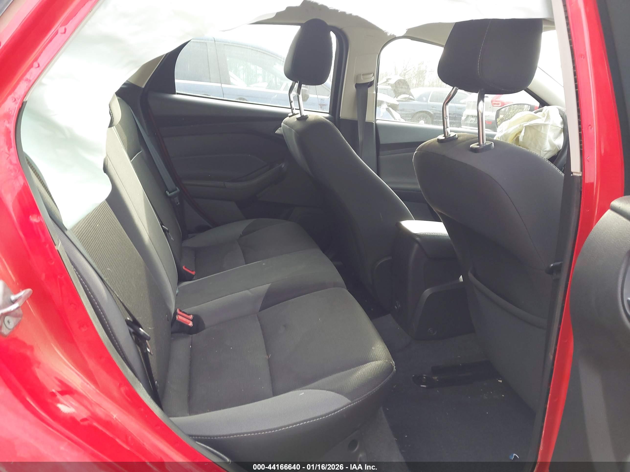 FORD FOCUS image 8