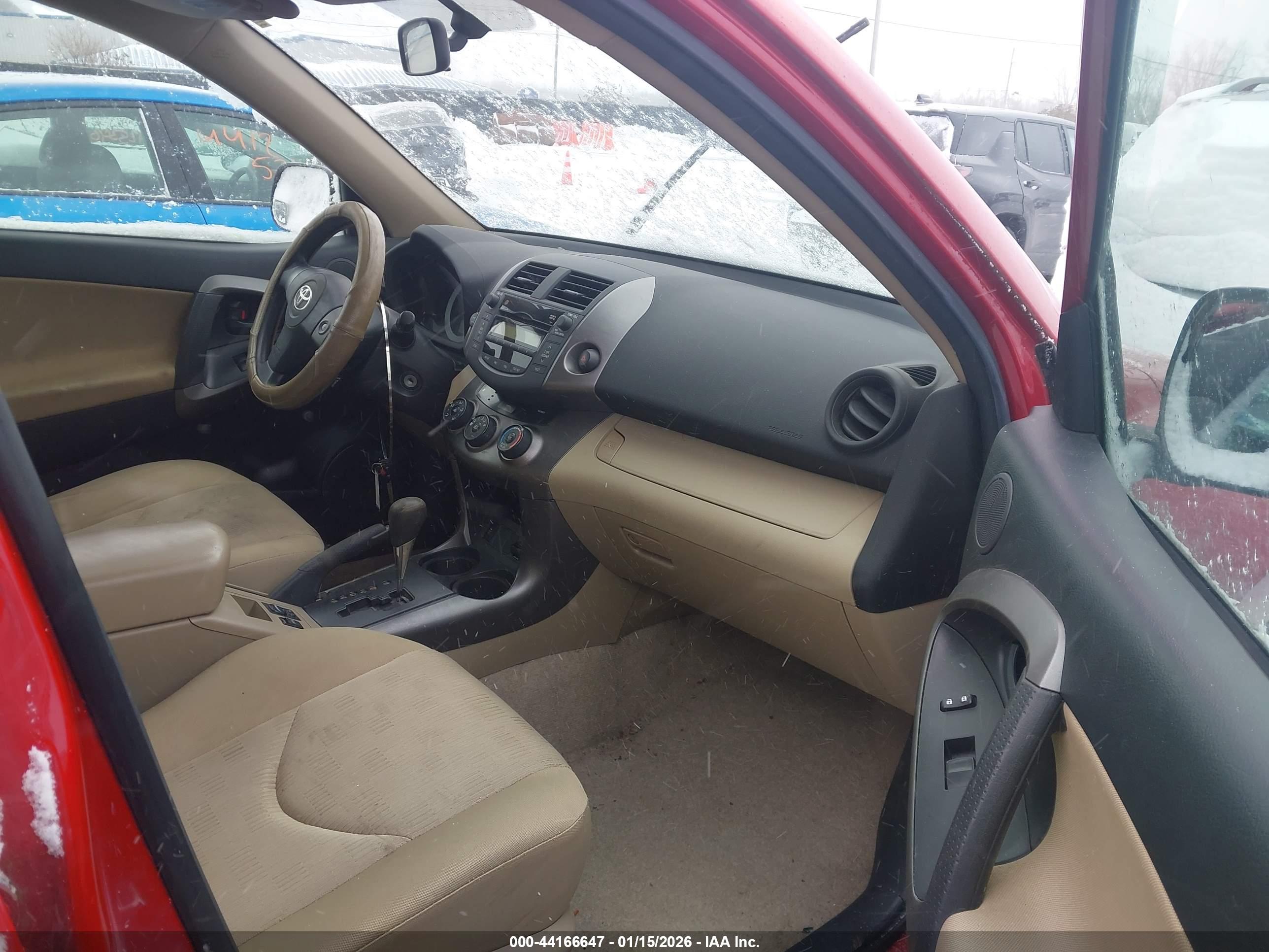 TOYOTA RAV4 image 5