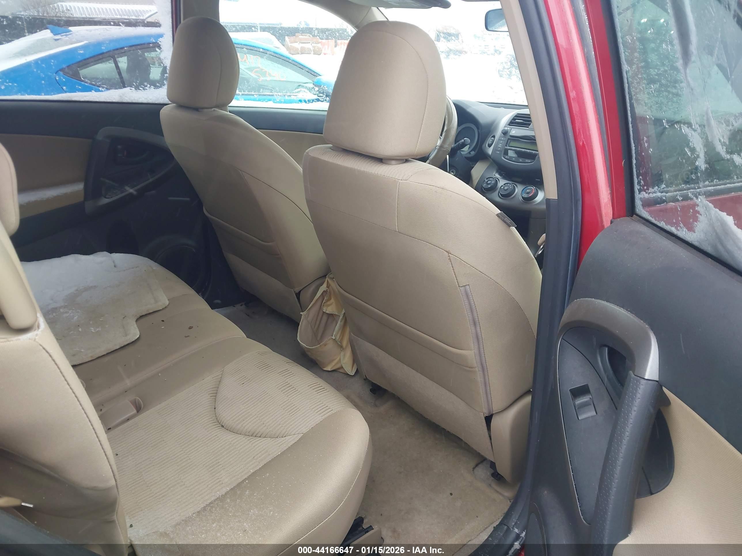 TOYOTA RAV4 image 8