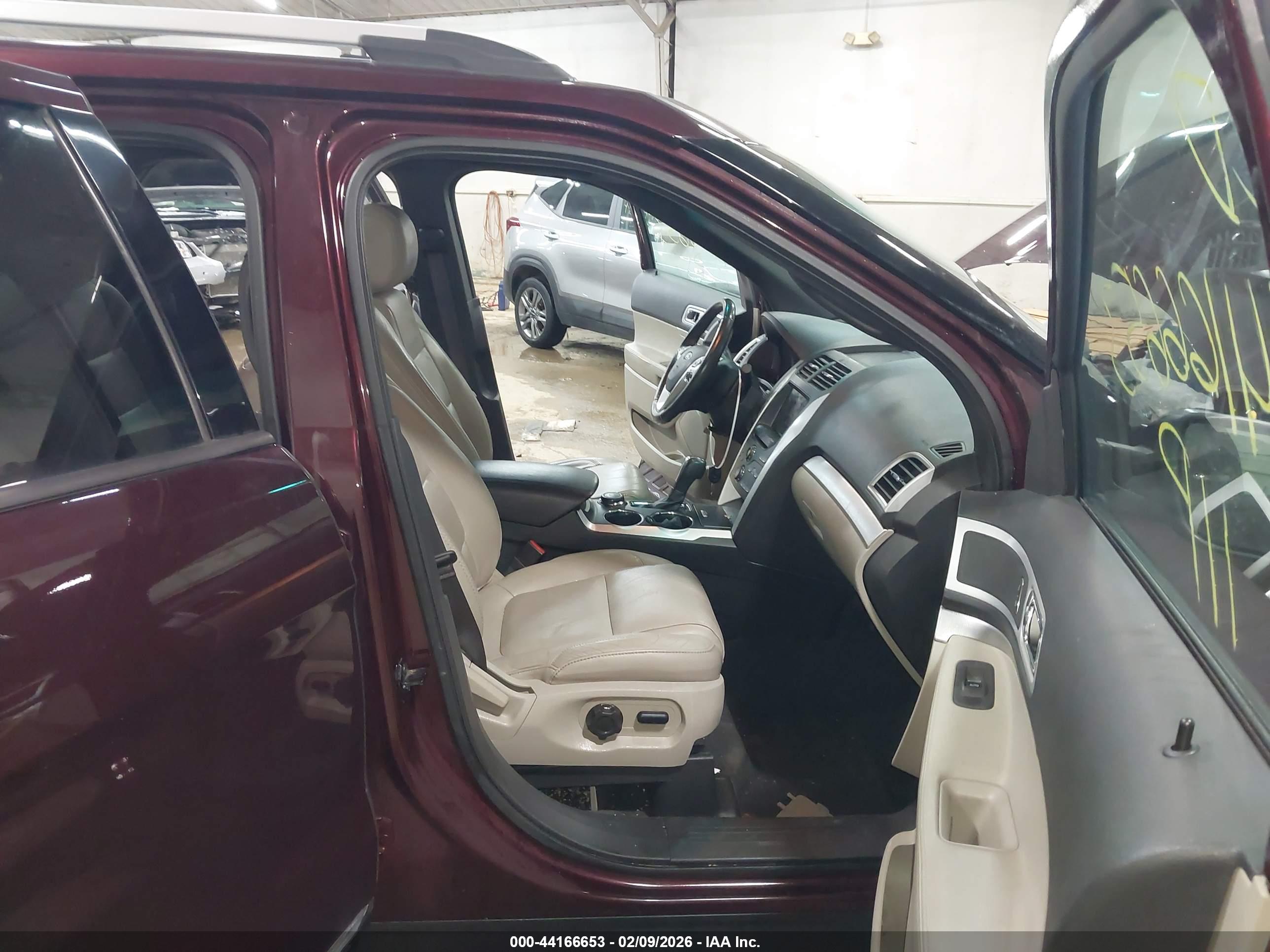 FORD EXPLORER image 5