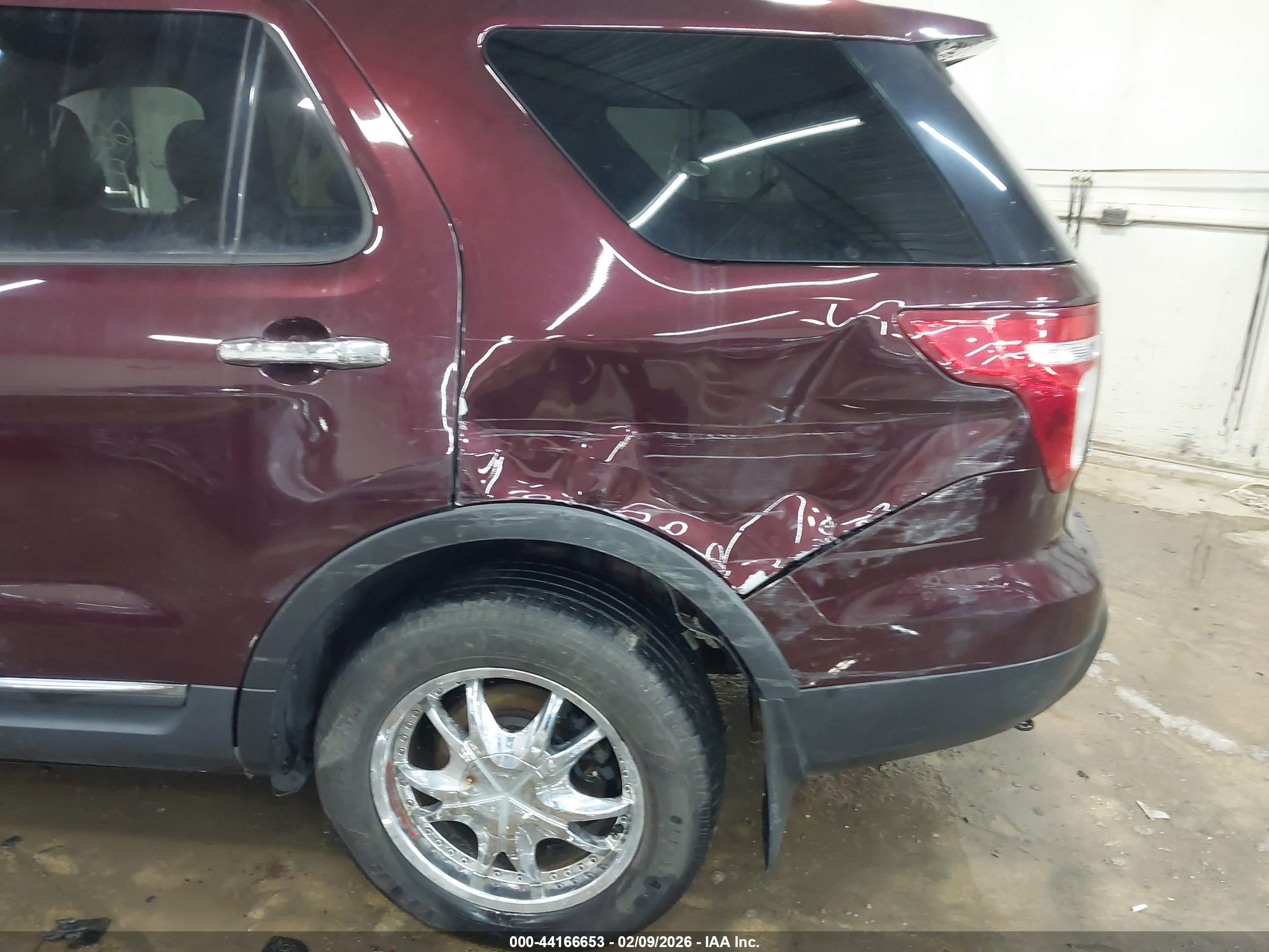 FORD EXPLORER image 6