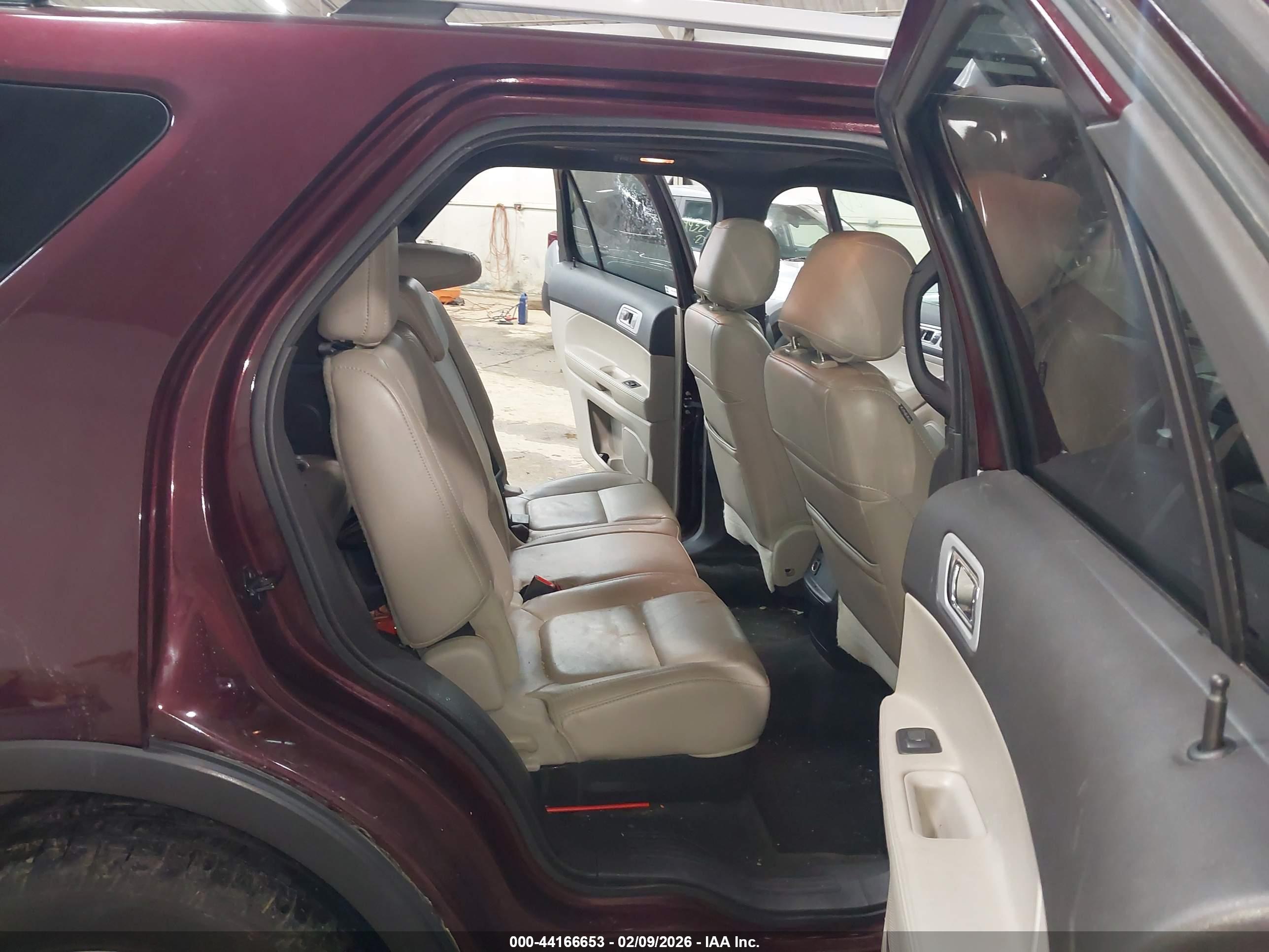 FORD EXPLORER image 8