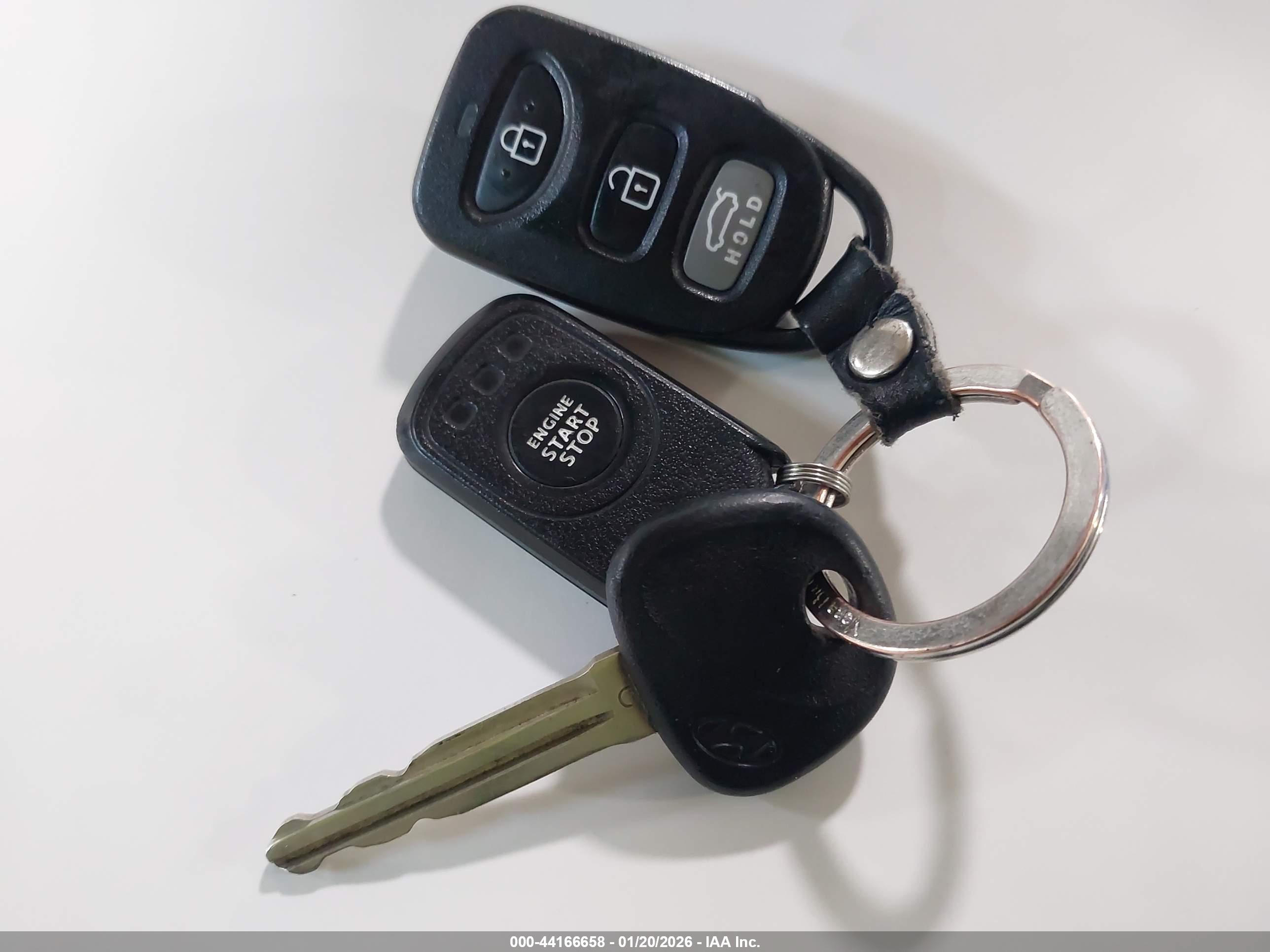 HYUNDAI ELANTRA image 11