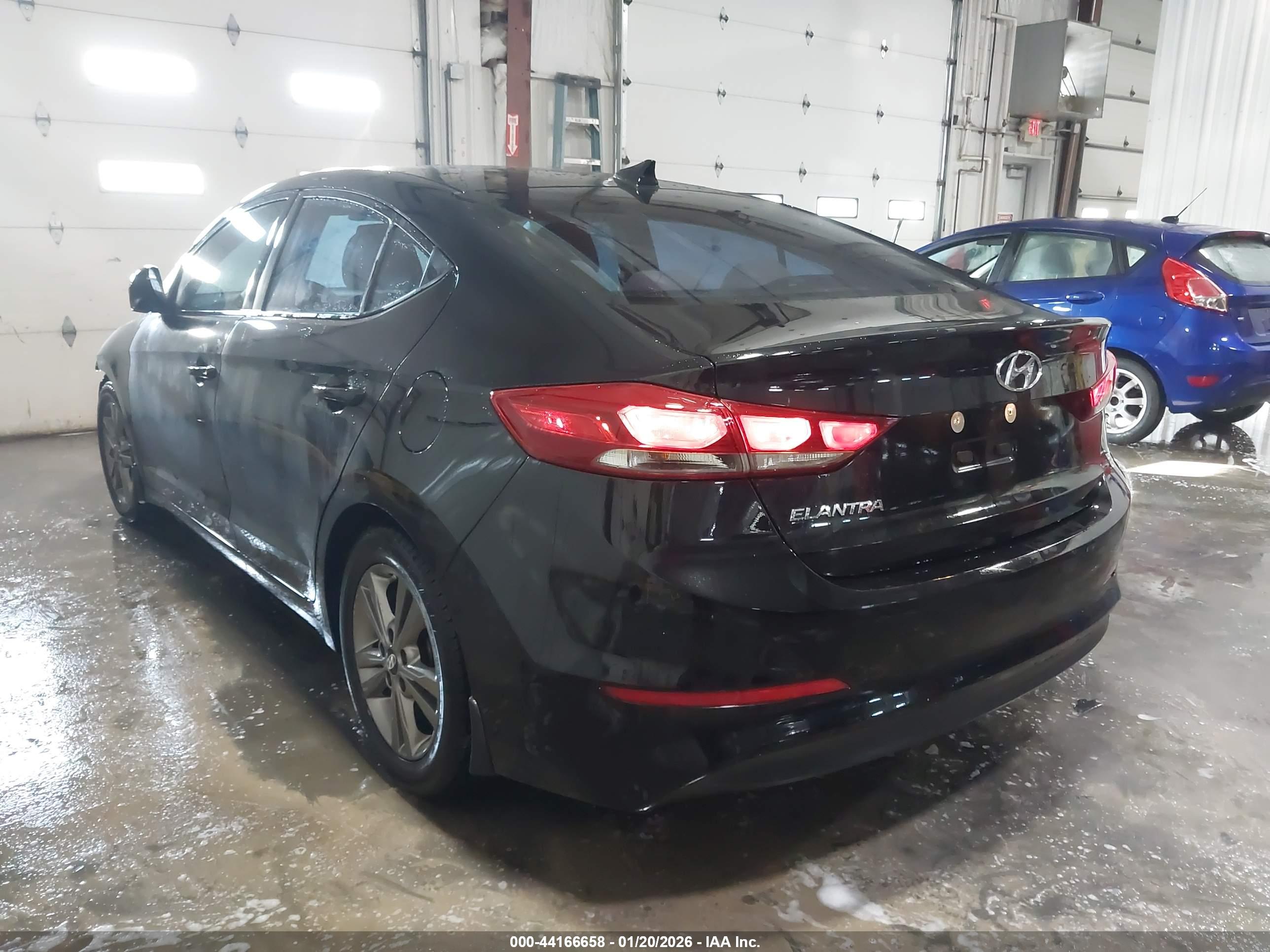 HYUNDAI ELANTRA image 3