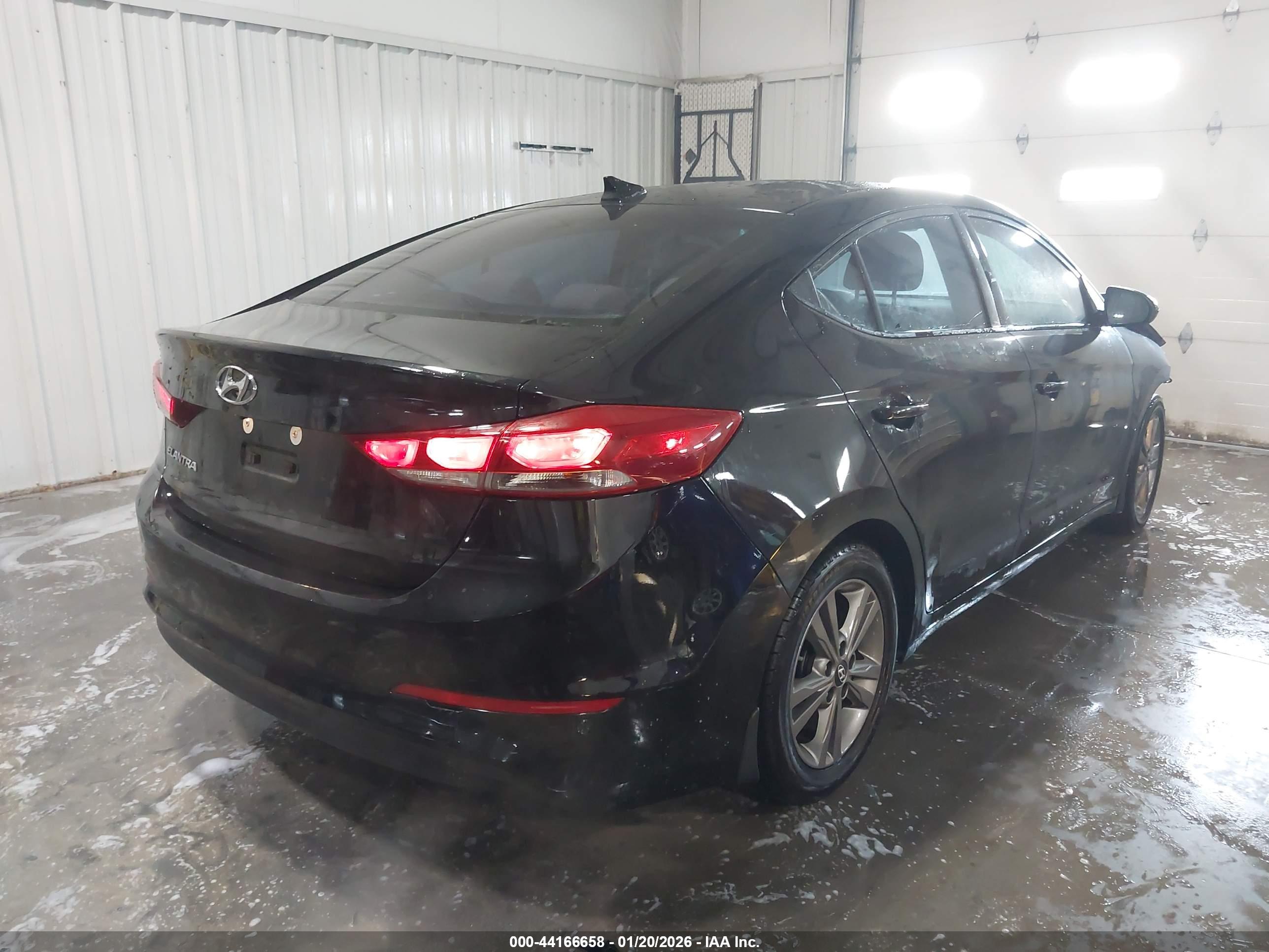 HYUNDAI ELANTRA image 4